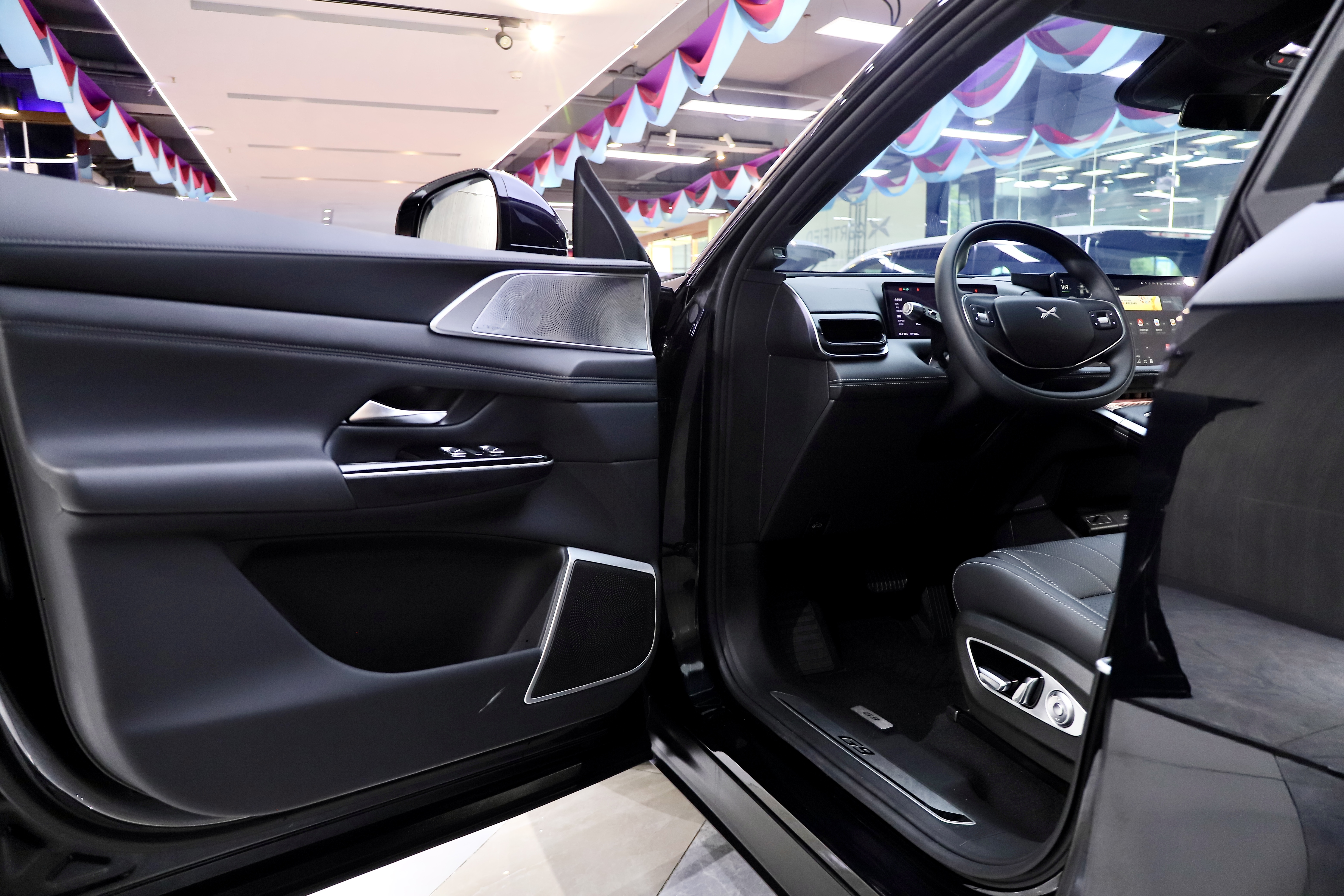 Xpeng G9 2025 immagine di auto #12