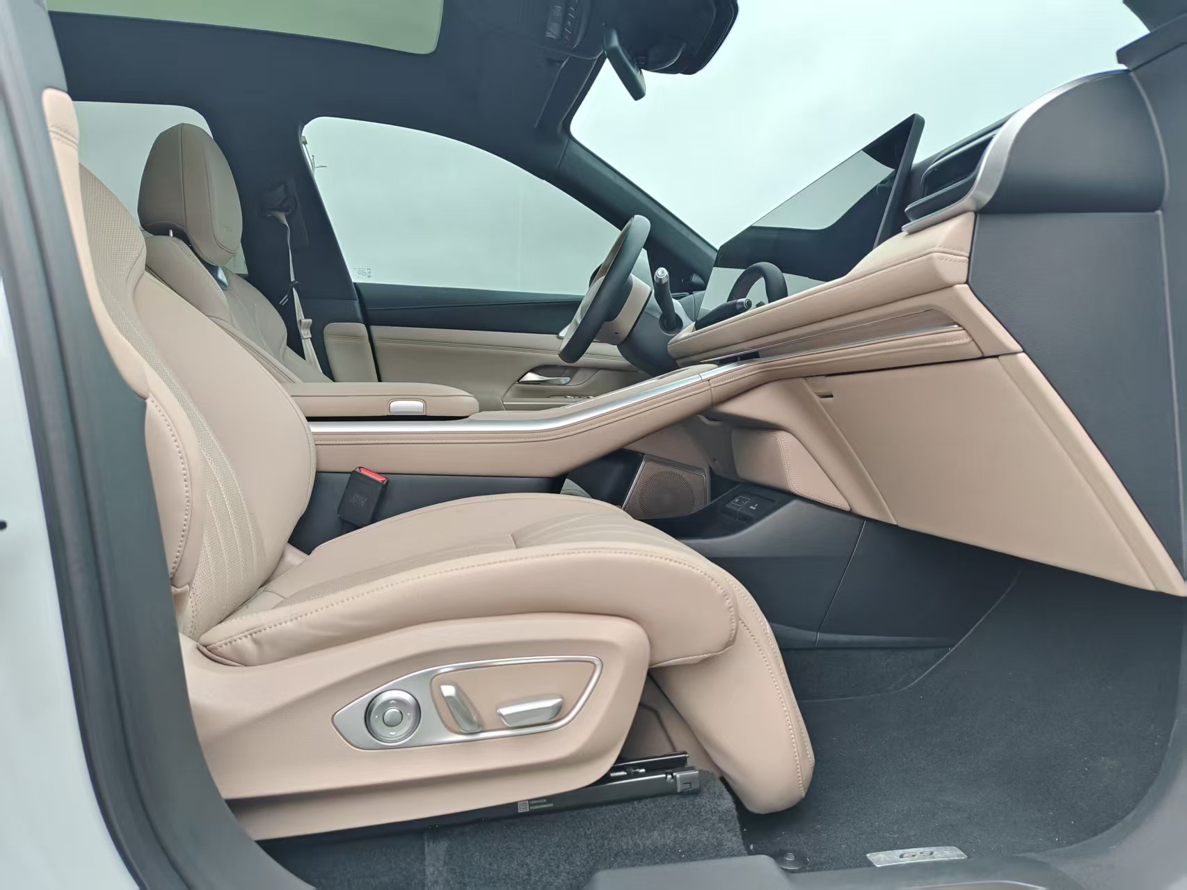 Xpeng G9 2025 immagine di auto #12