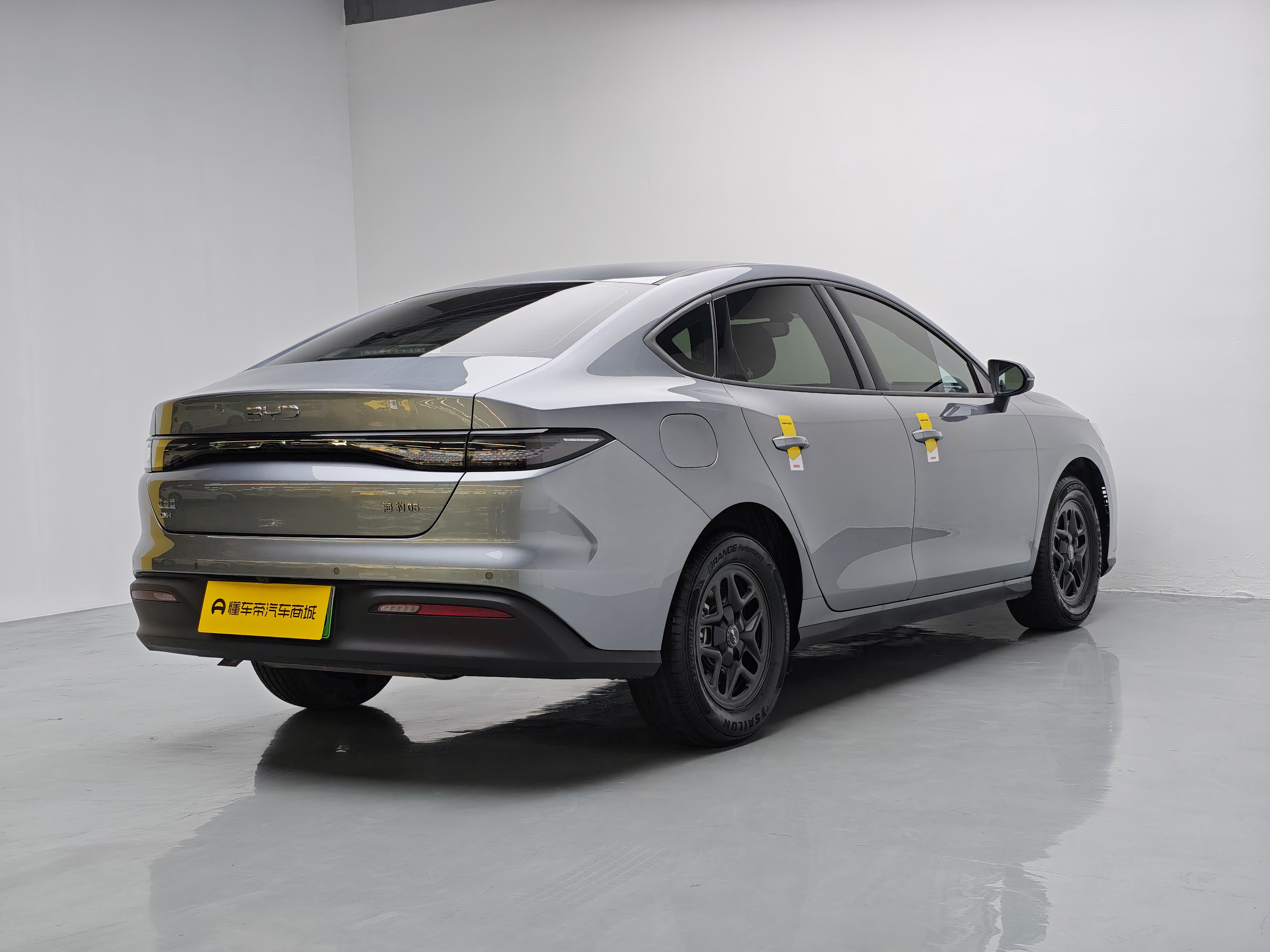 BYD Seal 05 DM-i 2025 car image #12