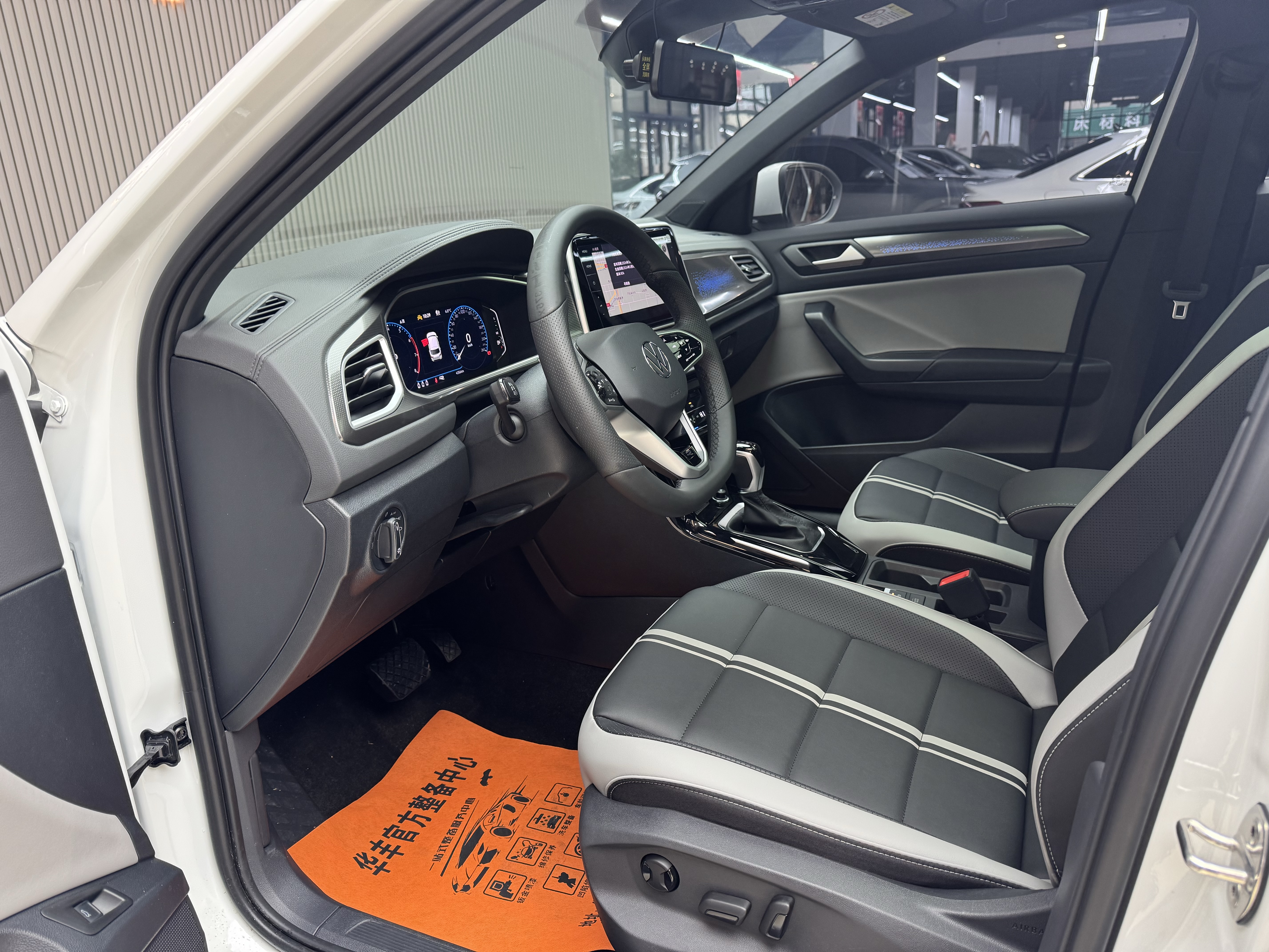 T-Roc 2025 car image #12