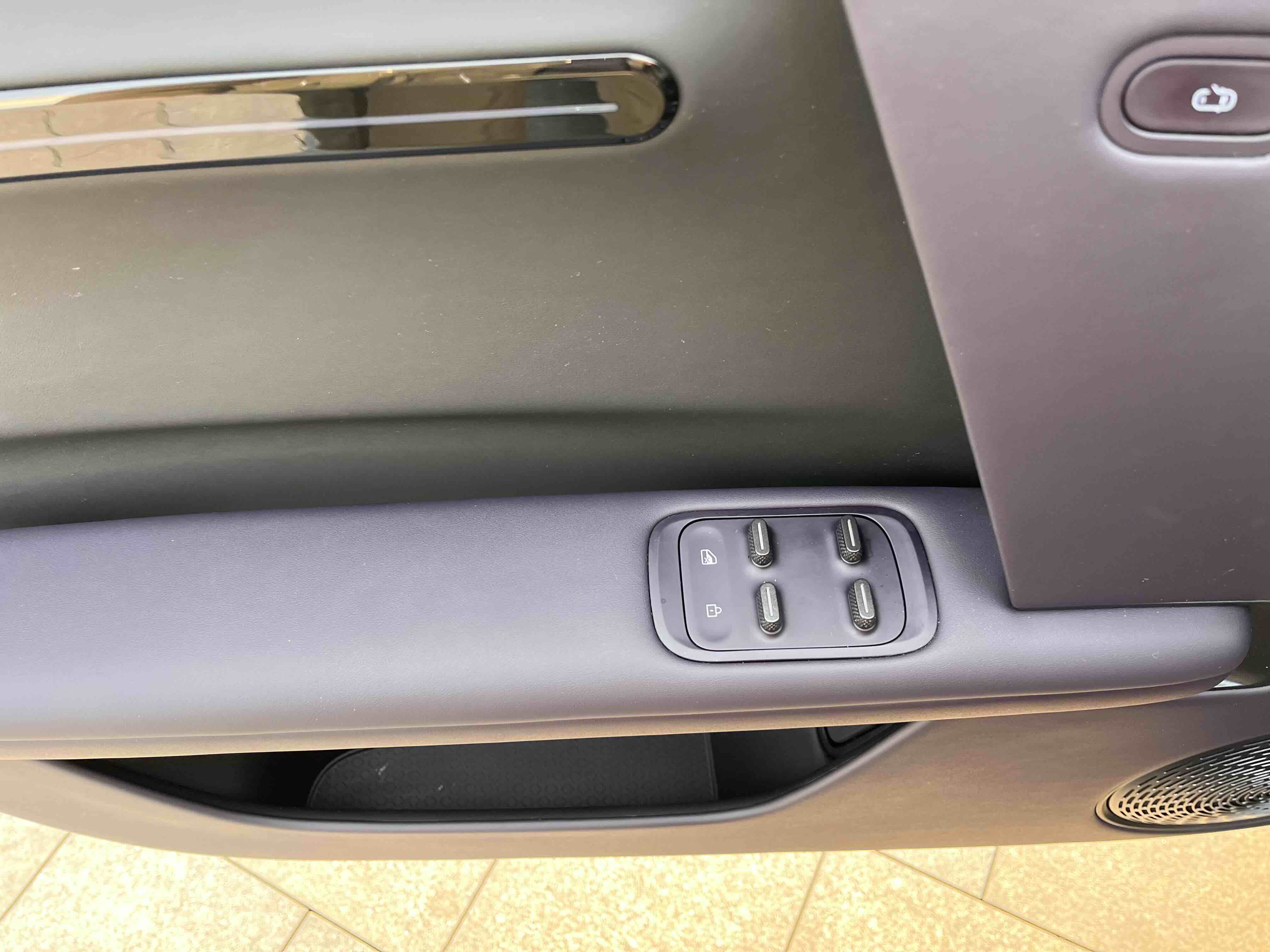 Avatr 06 2025 car image #12