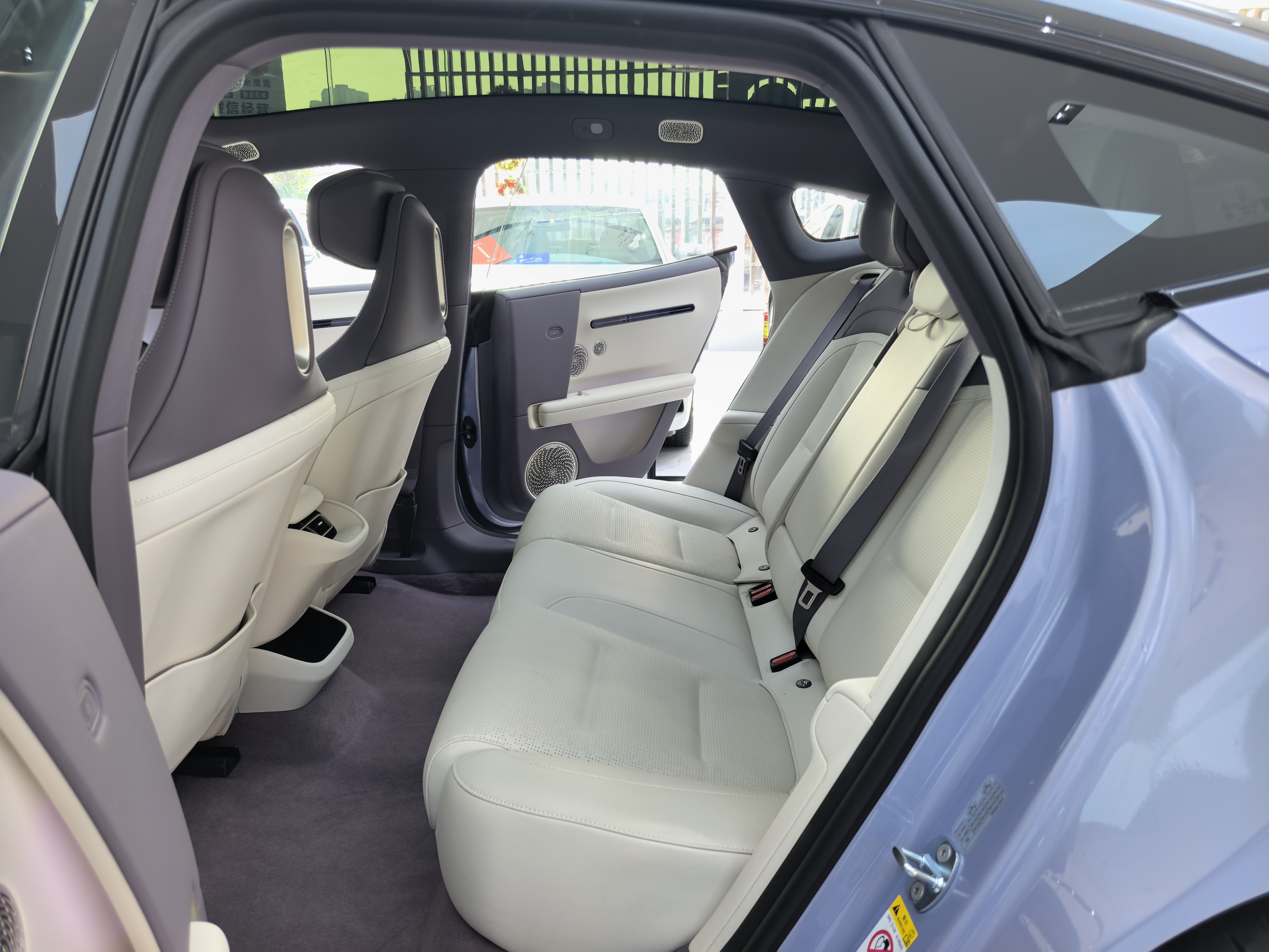 Avatr 06 2025 car image #12