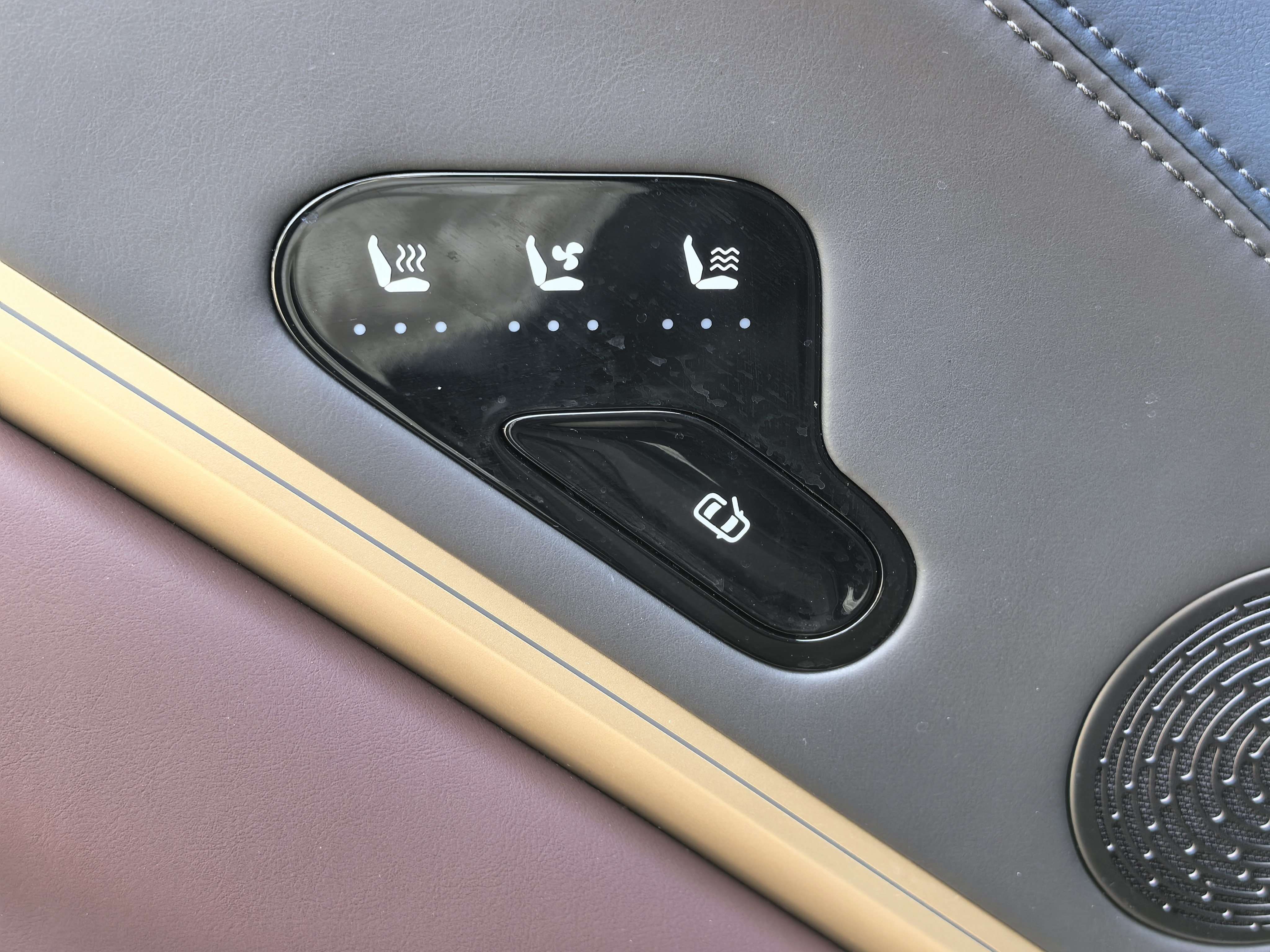 阿维塔 阿维塔11 2025 汽车图片 #12