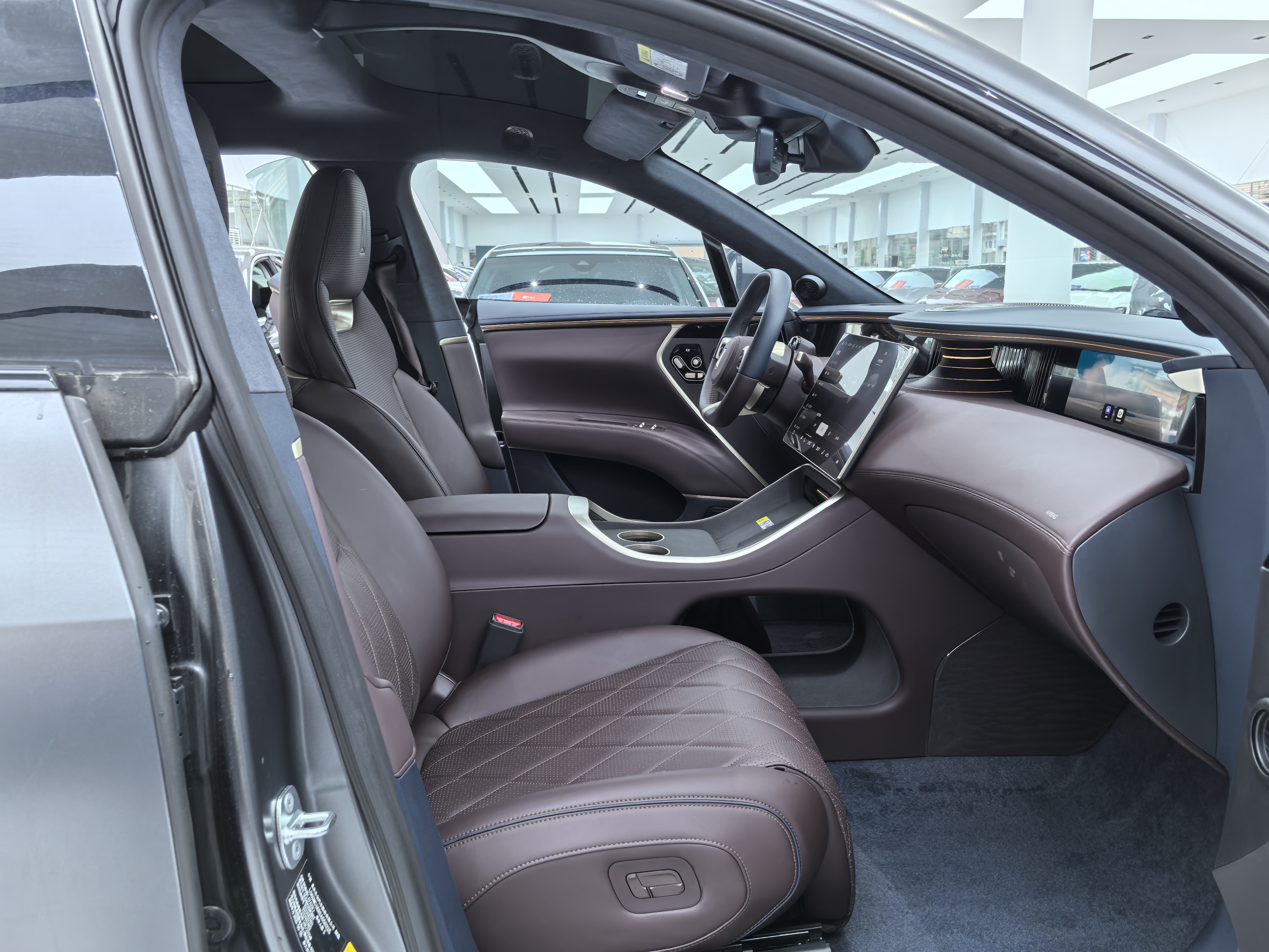 Avatr 11 2025 imagen de coche #12