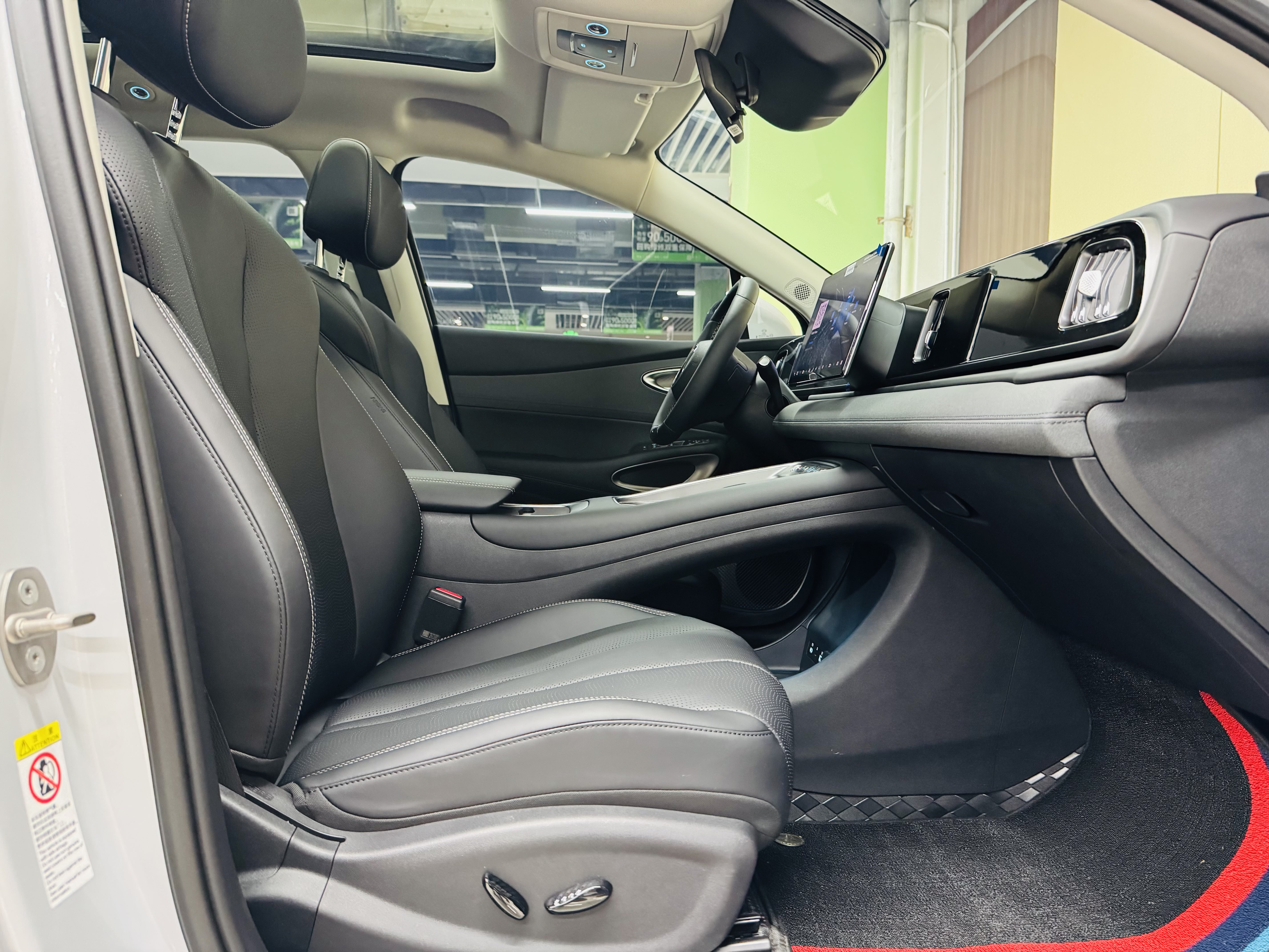 BYD Sea Lion 05 EV 2025 car image #12