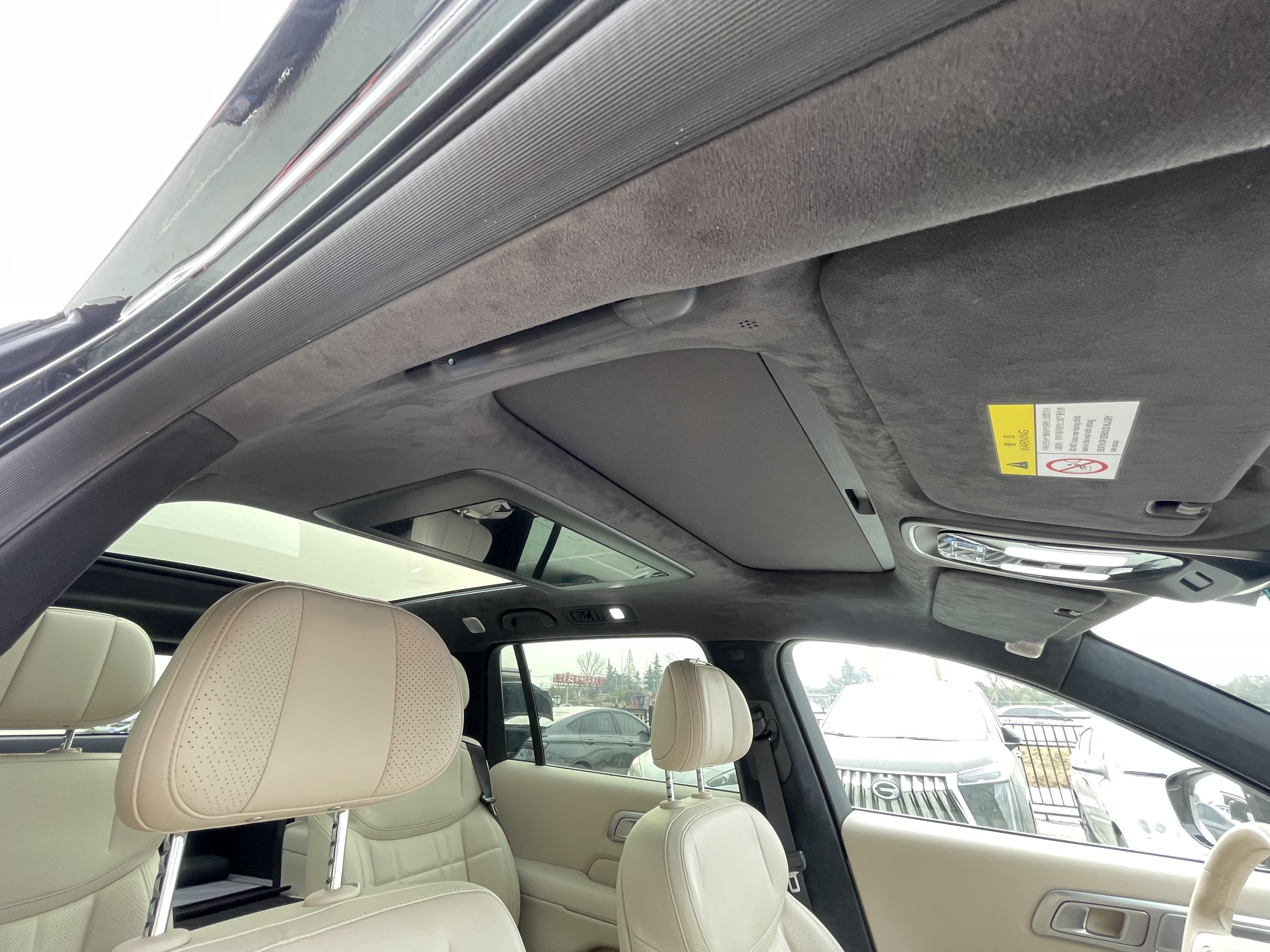 Deepal S09 2025 car image #12