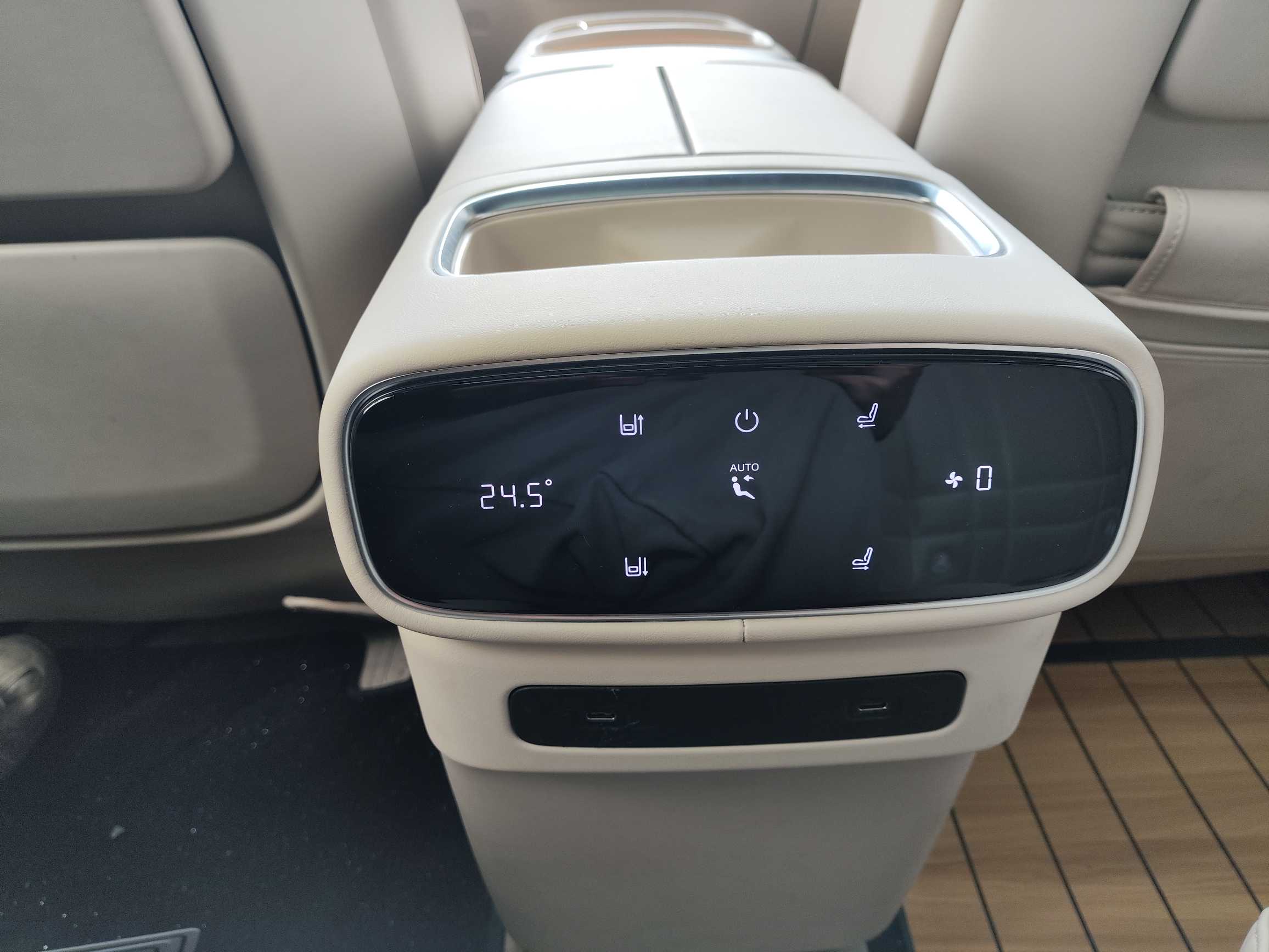 Deepal S09 2025 car image #12