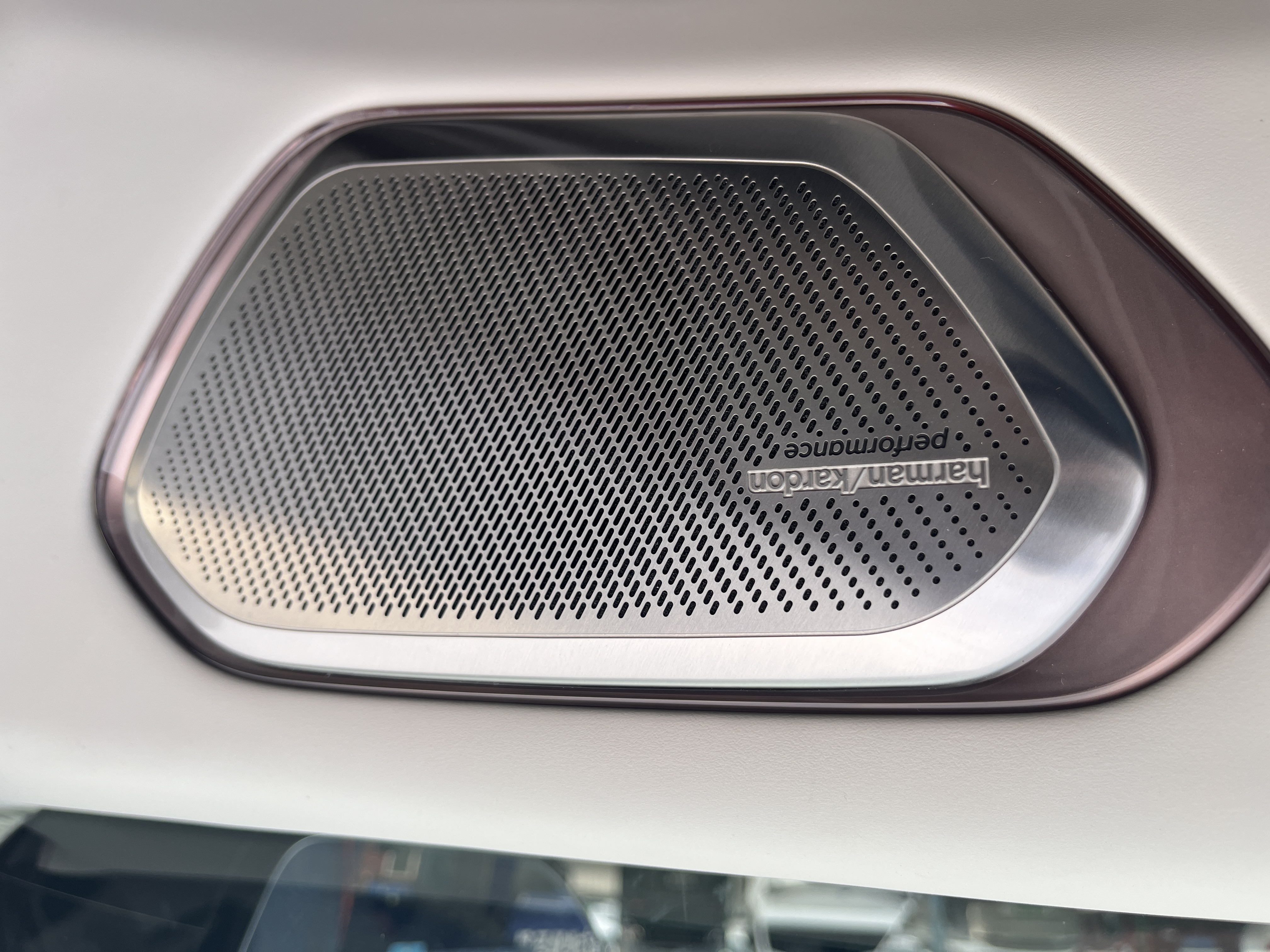 Lynk & Co 900 2025 car image #12