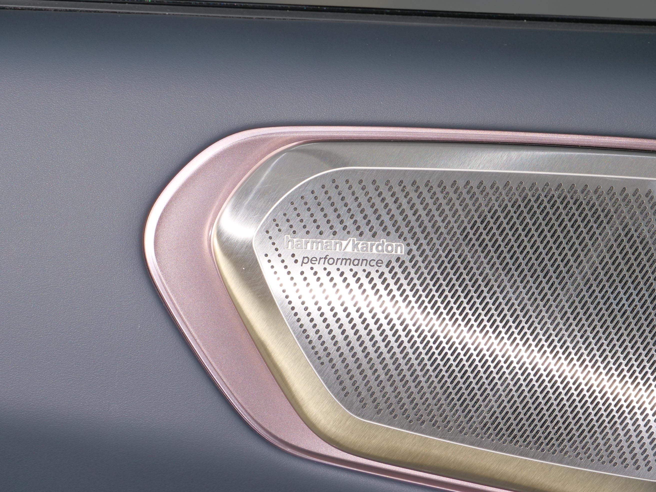 Lynk & Co 900 2025 car image #12