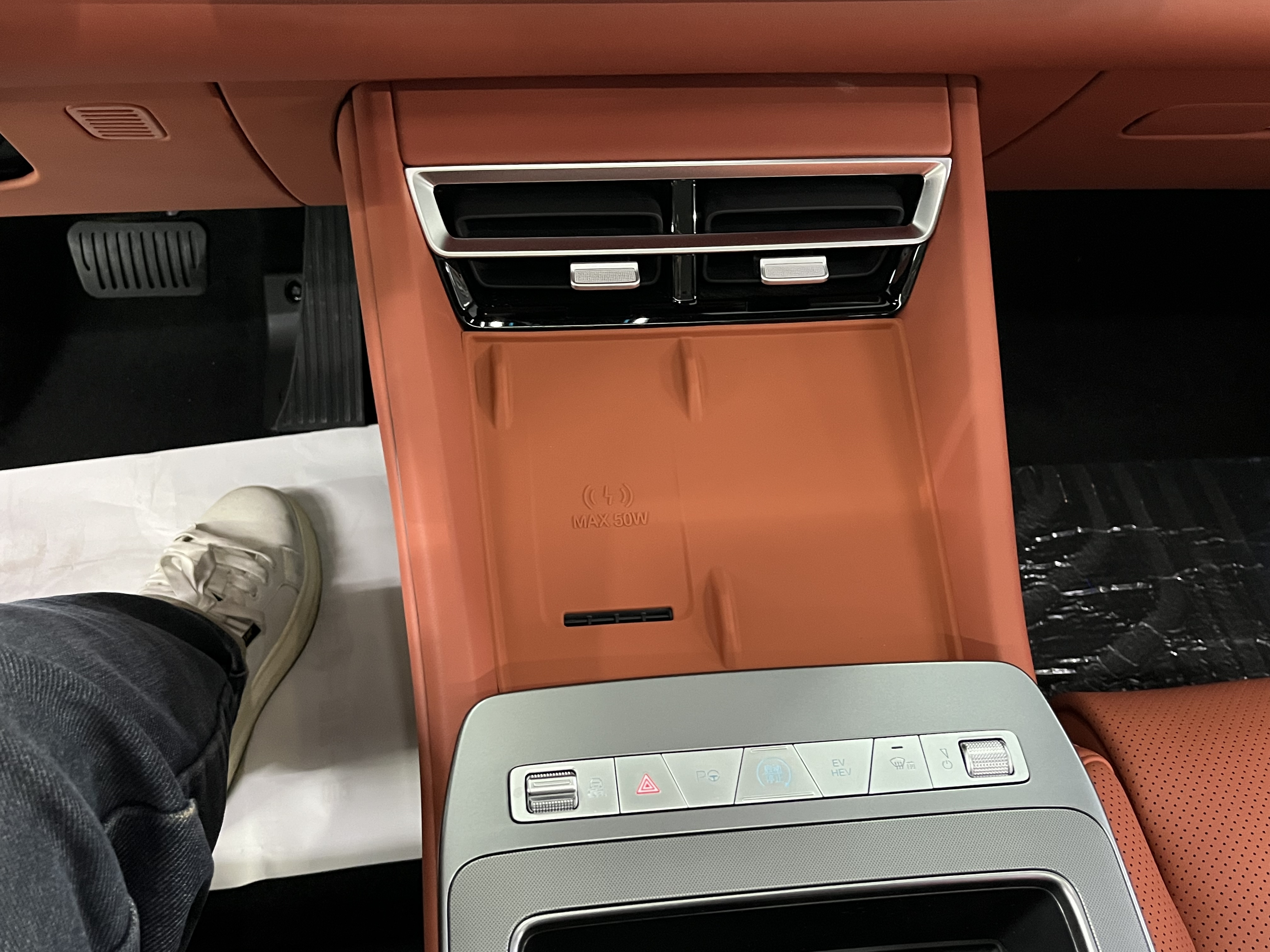 BYD Tang L 2025 immagine di auto #12