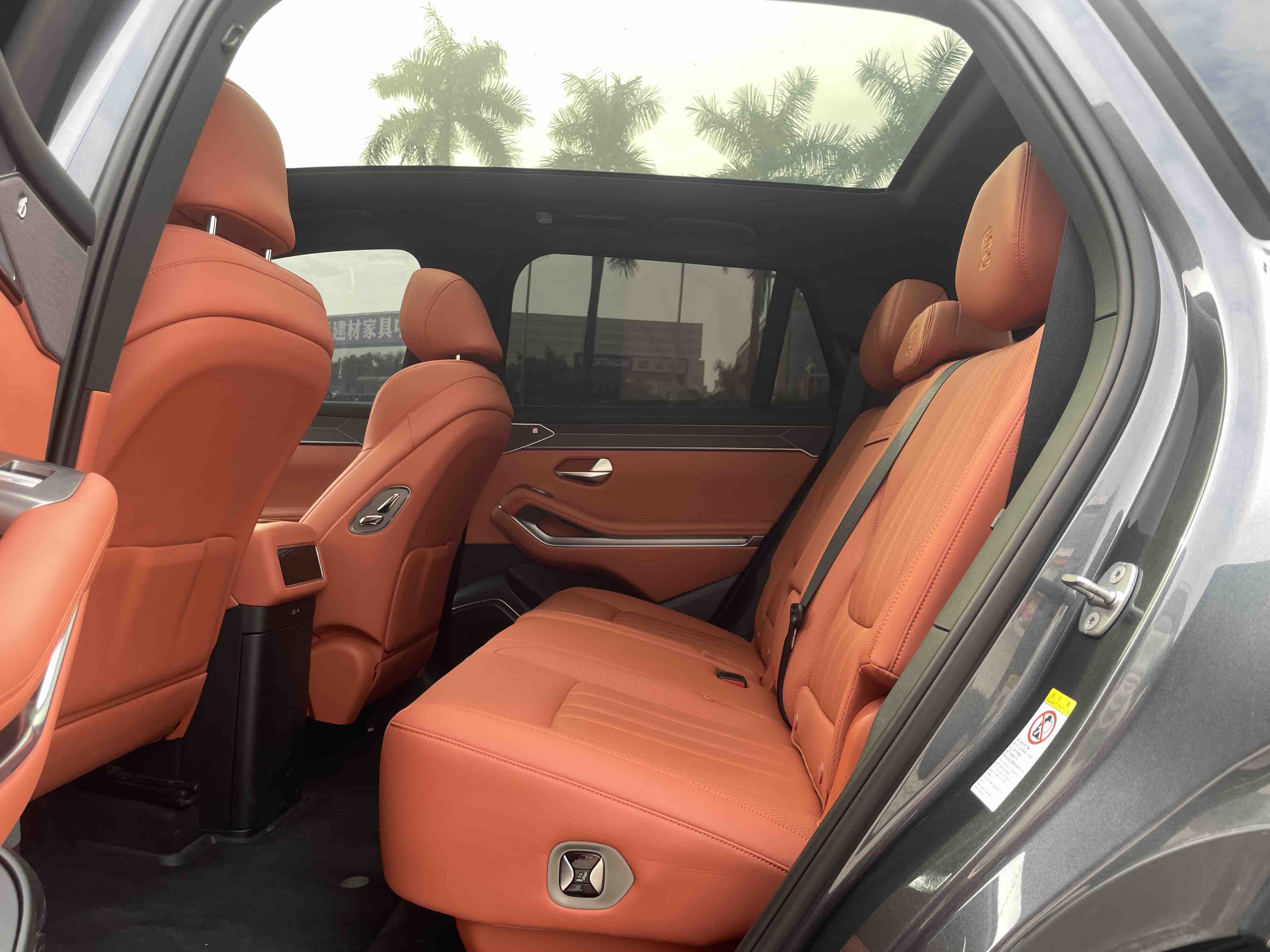 BYD Tang L 2025 immagine di auto #12