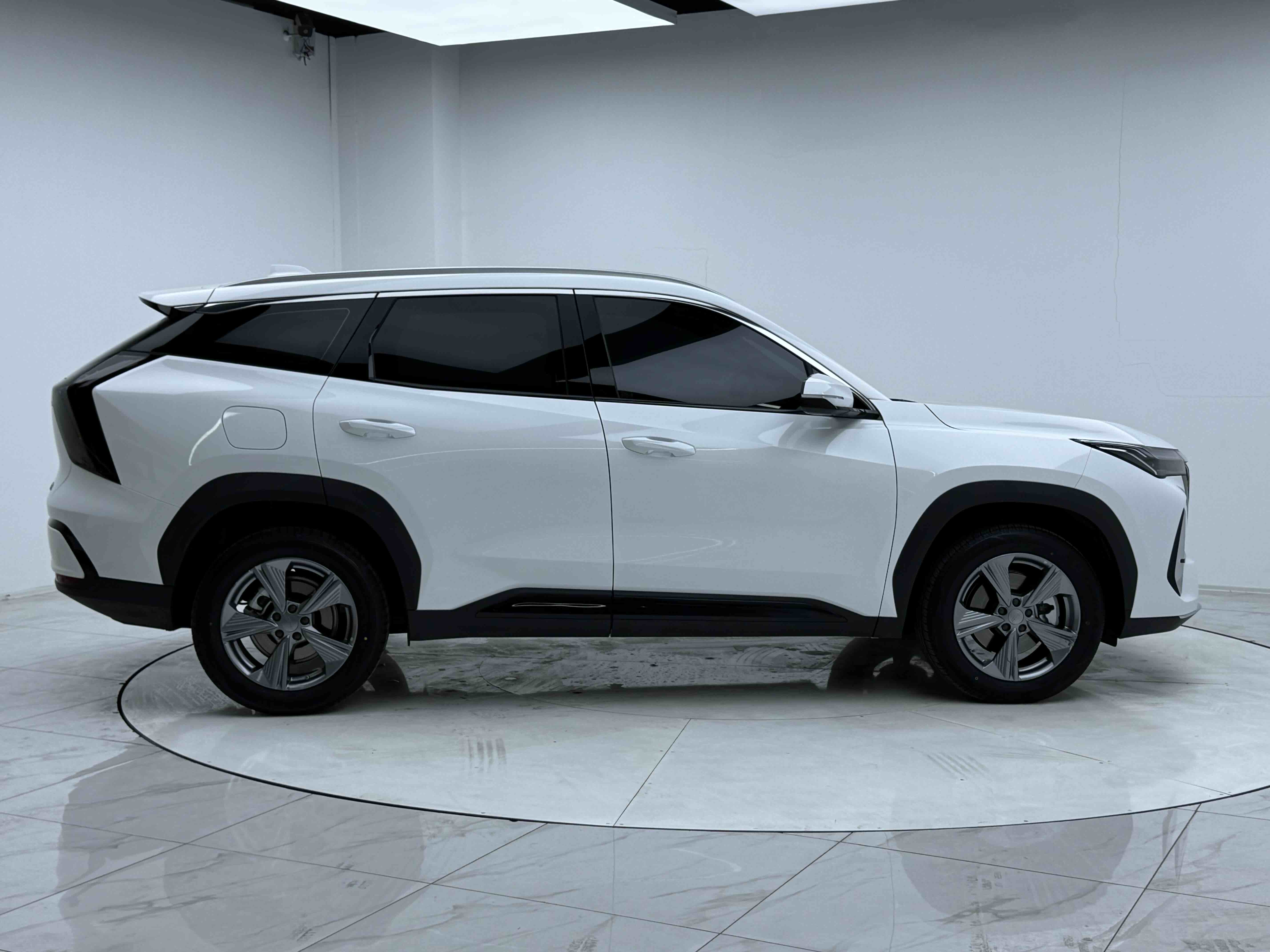 GEELY Boyue L 2025 car image #12