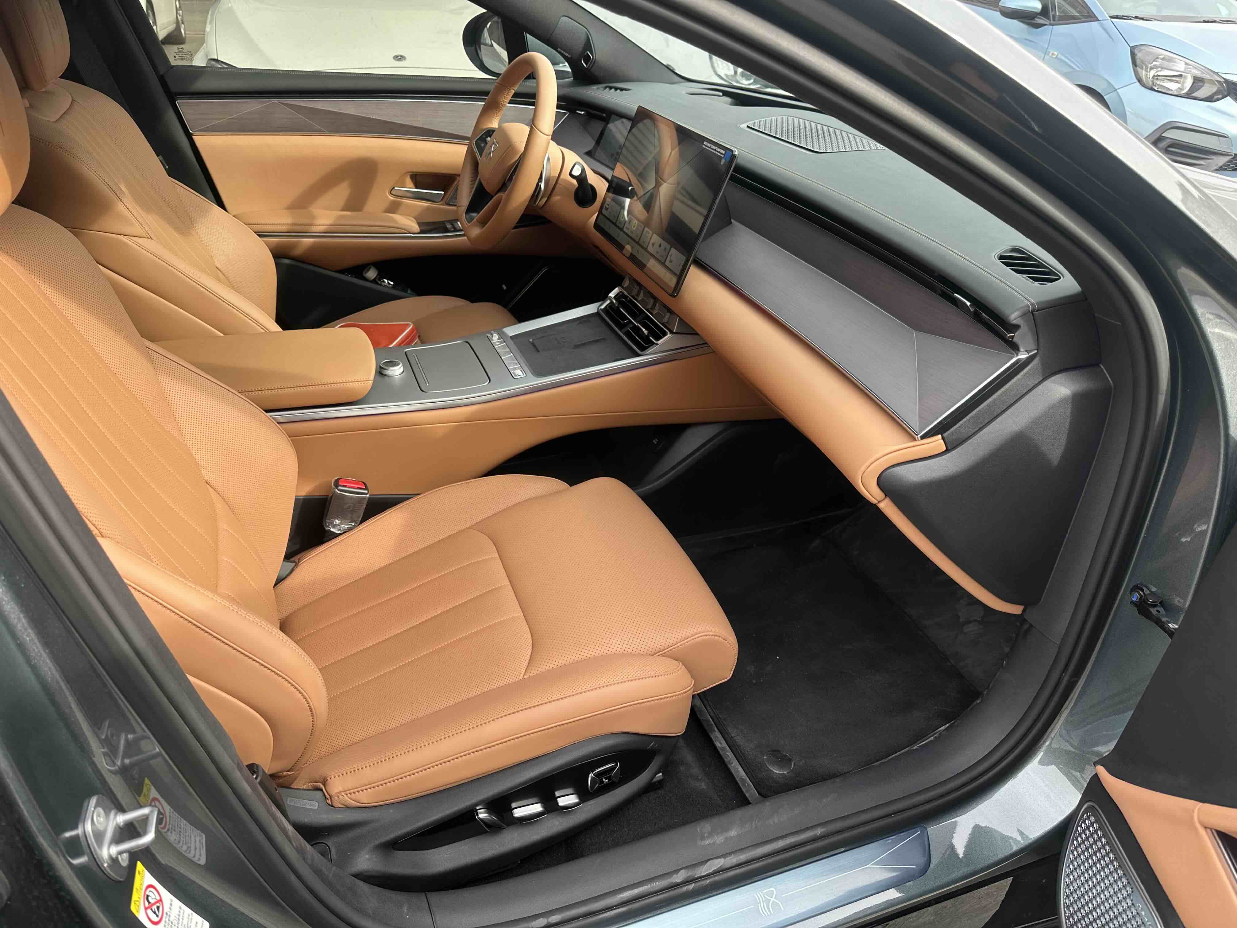 BYD HanL 2025 car image #12