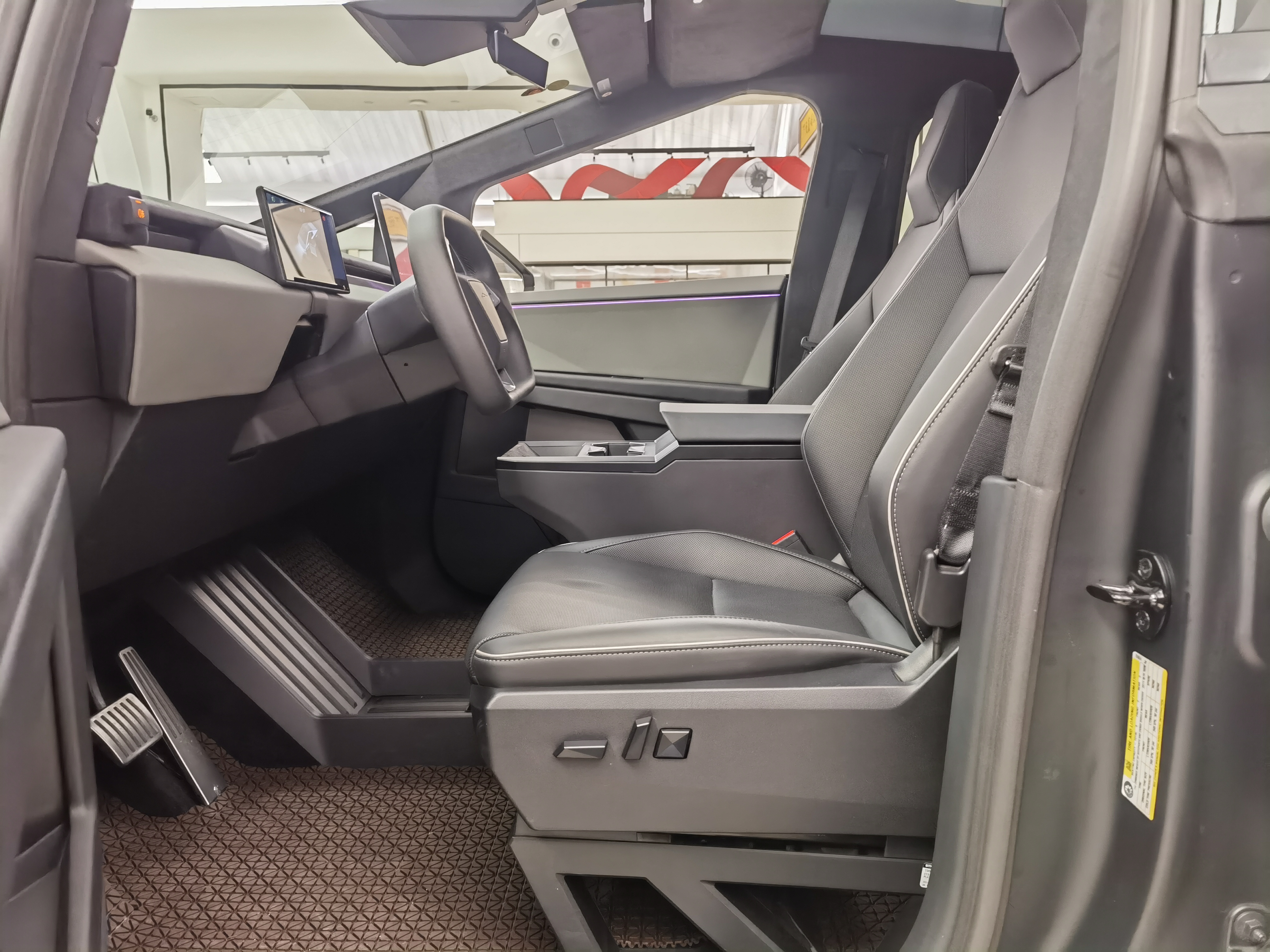 特斯拉 赛博越野旅行车 2025 汽车图片 #12