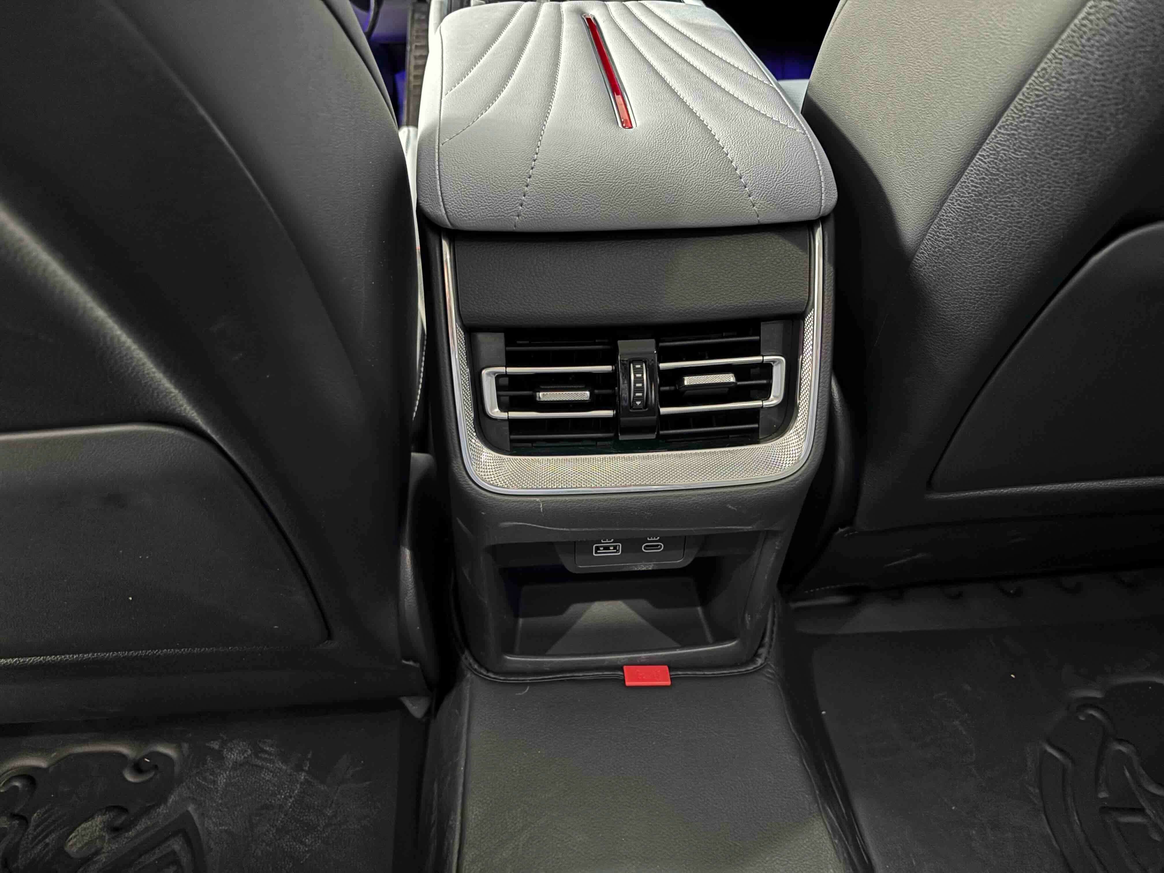 HongQi H5 PHEV 2025 car image #12