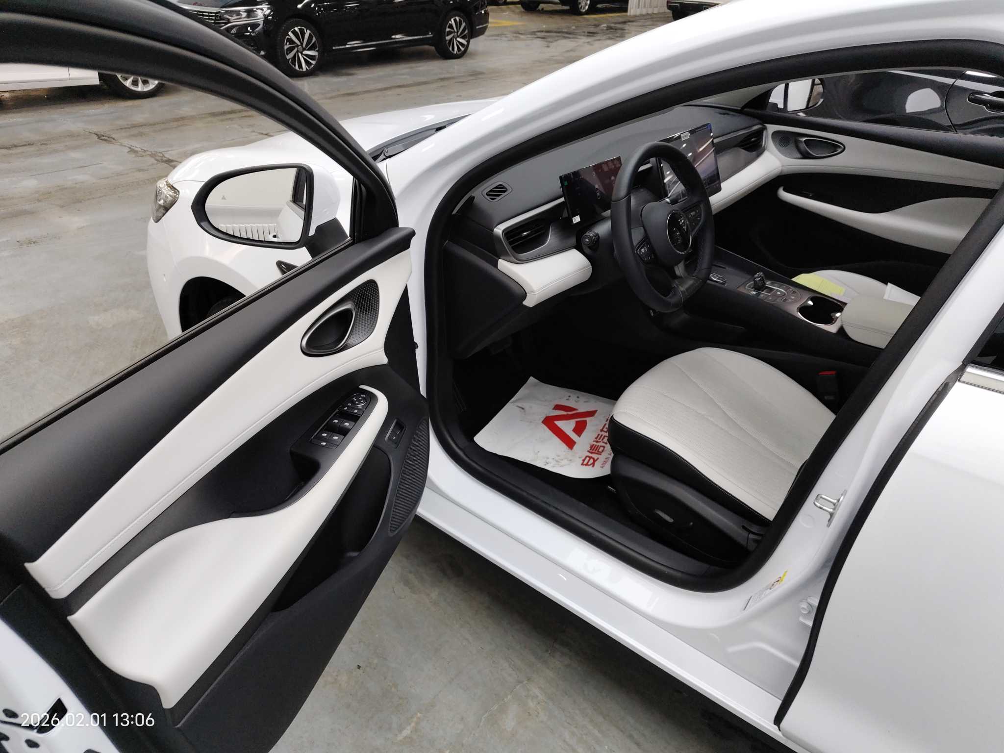 BYD Seal 05 DM-i 2025 car image #12