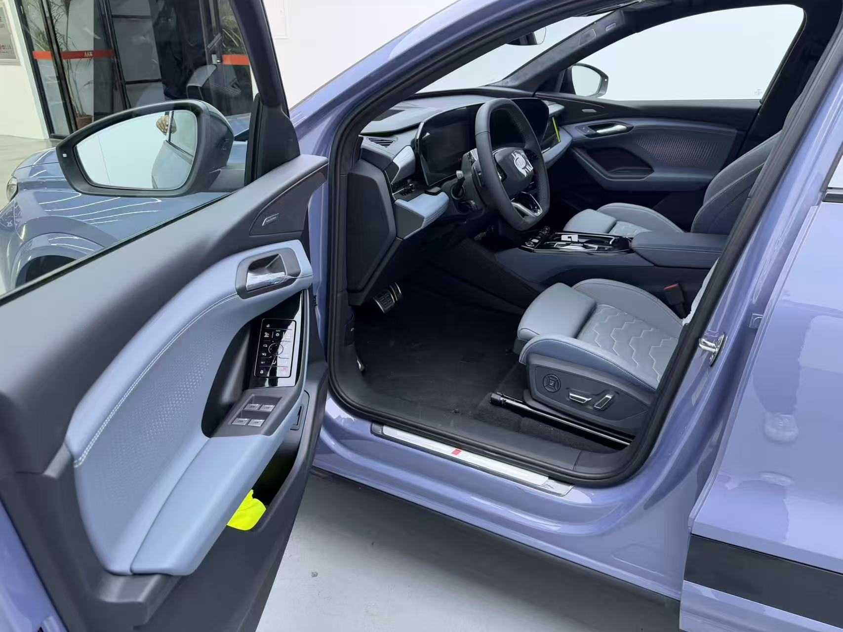 Audi Q6L Sportback e-tron 2025 car image #12