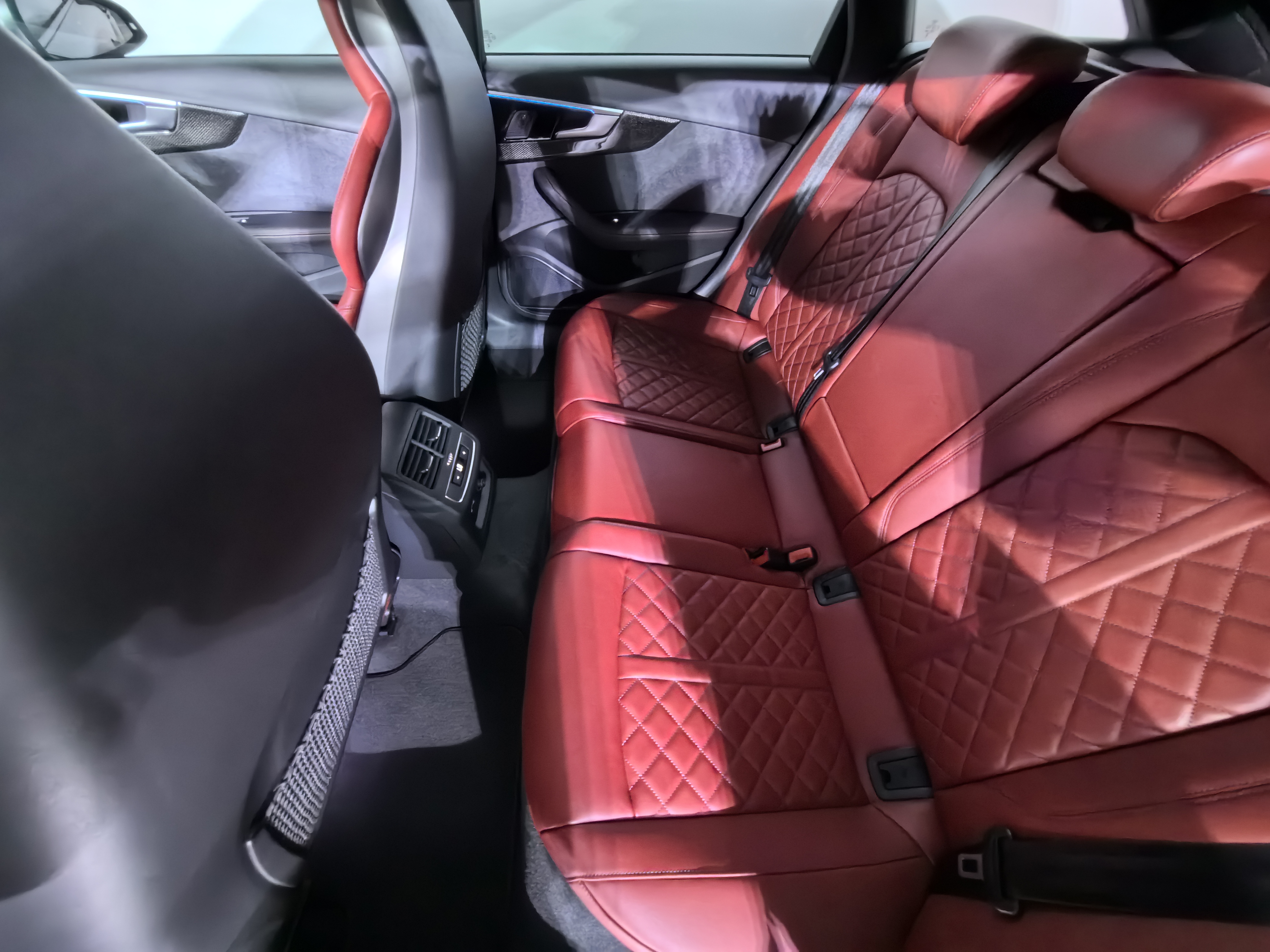 Audi S4 2025 imagem de carro #12