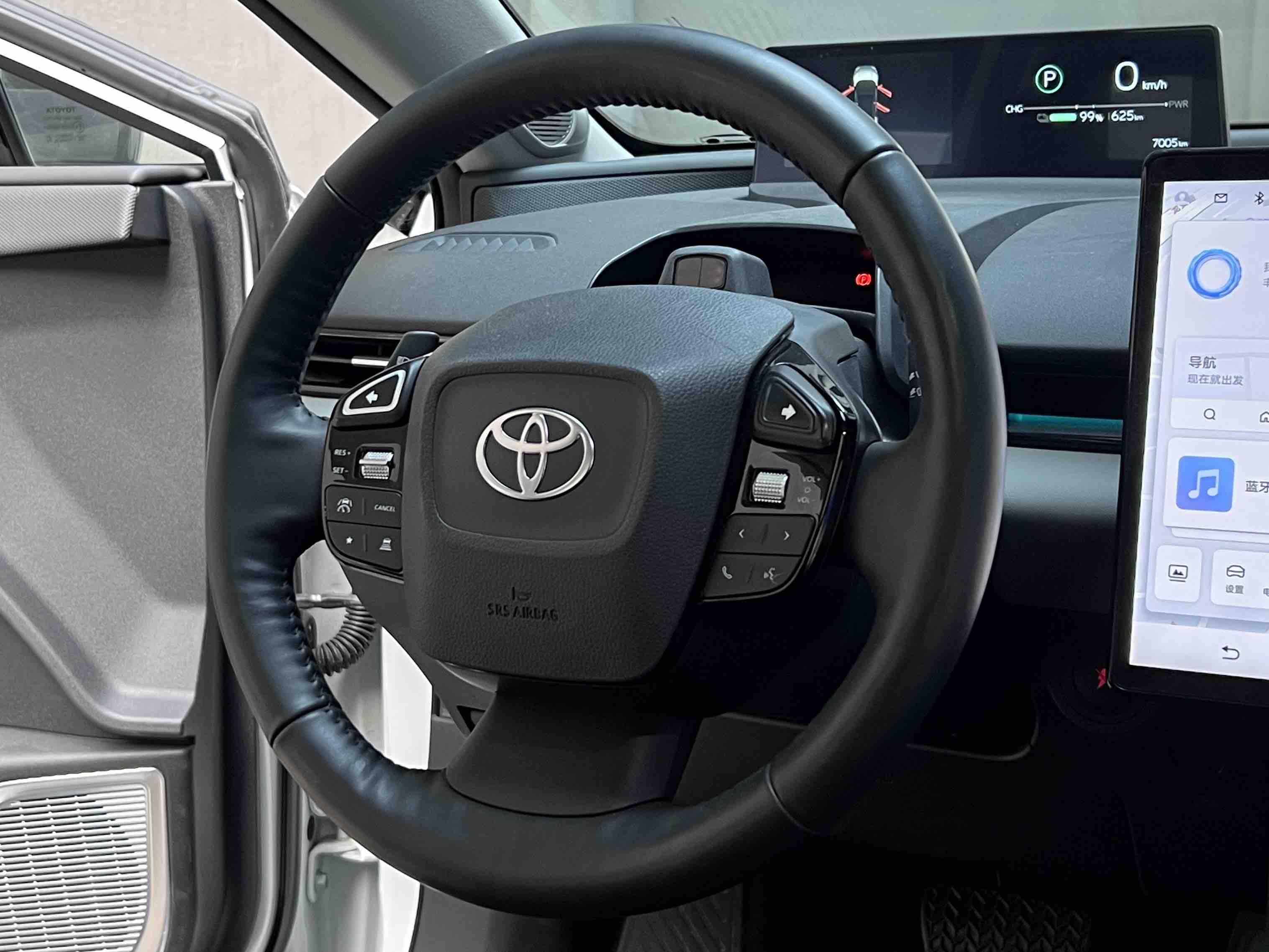 Toyota bZ5 2025 immagine di auto #12