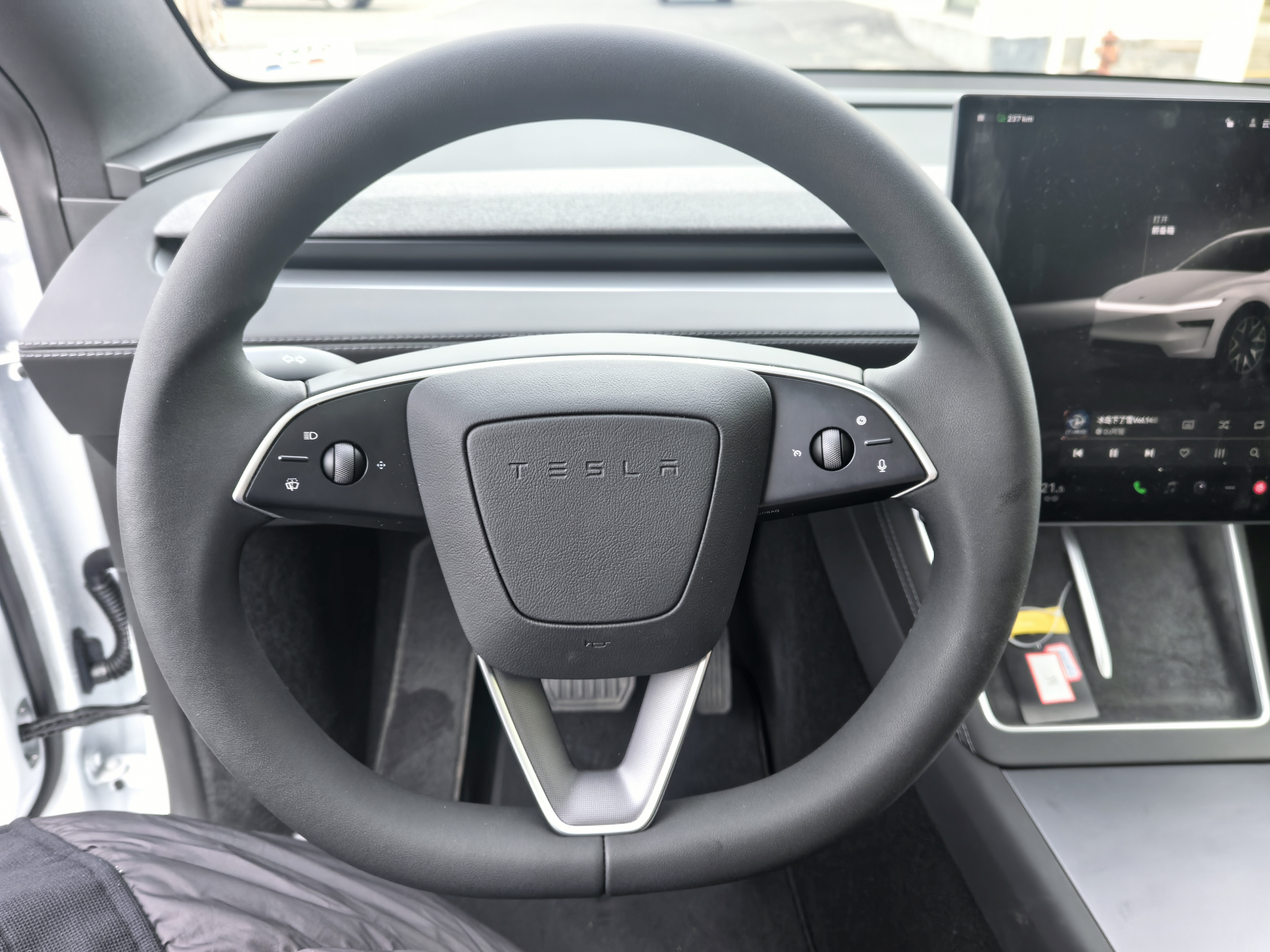 特斯拉 Model Y L 2025 汽车图片 #12