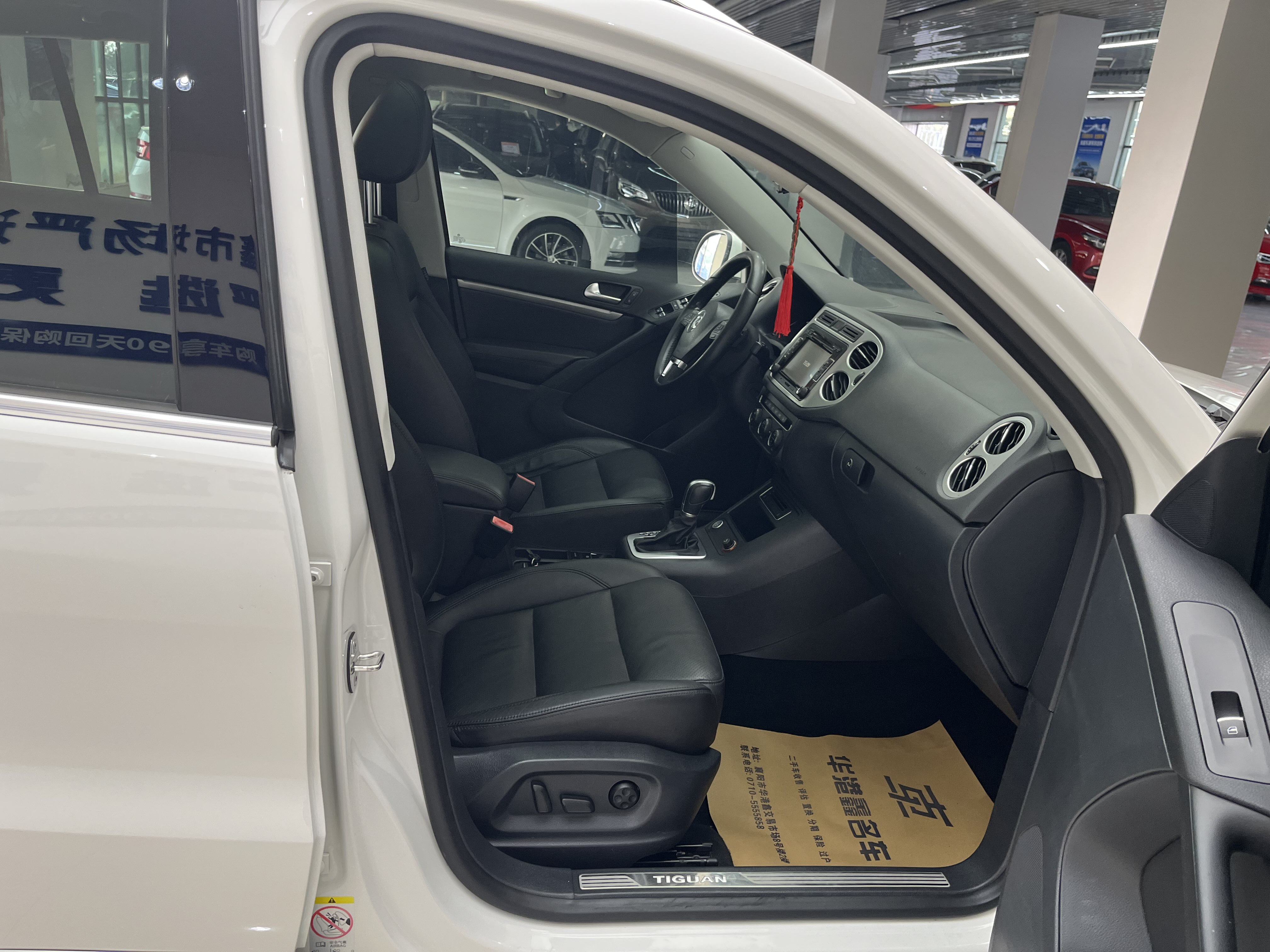 Volkswagen Tiguan 2015 car image #12