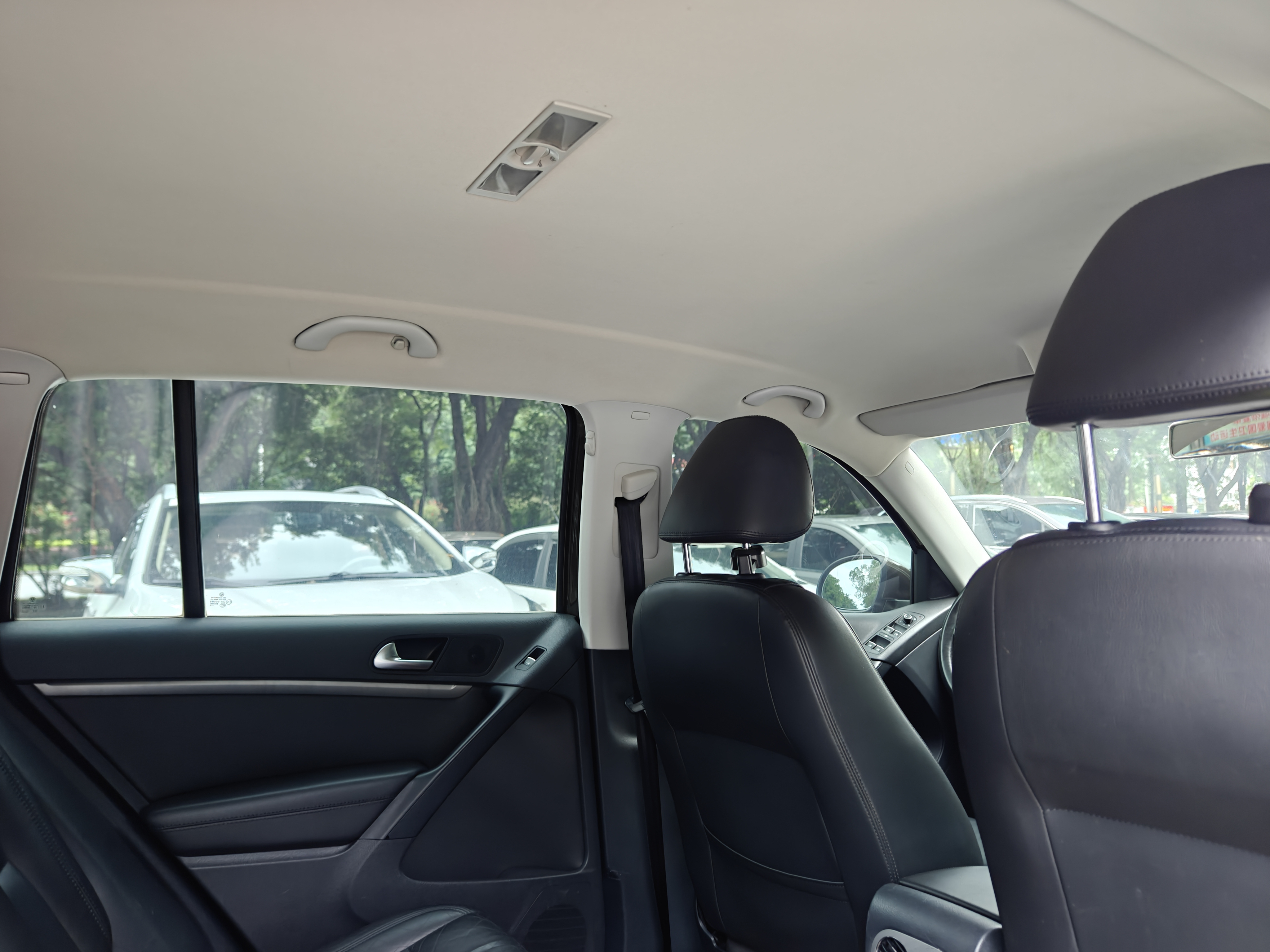 Volkswagen Tiguan 2014 car image #12