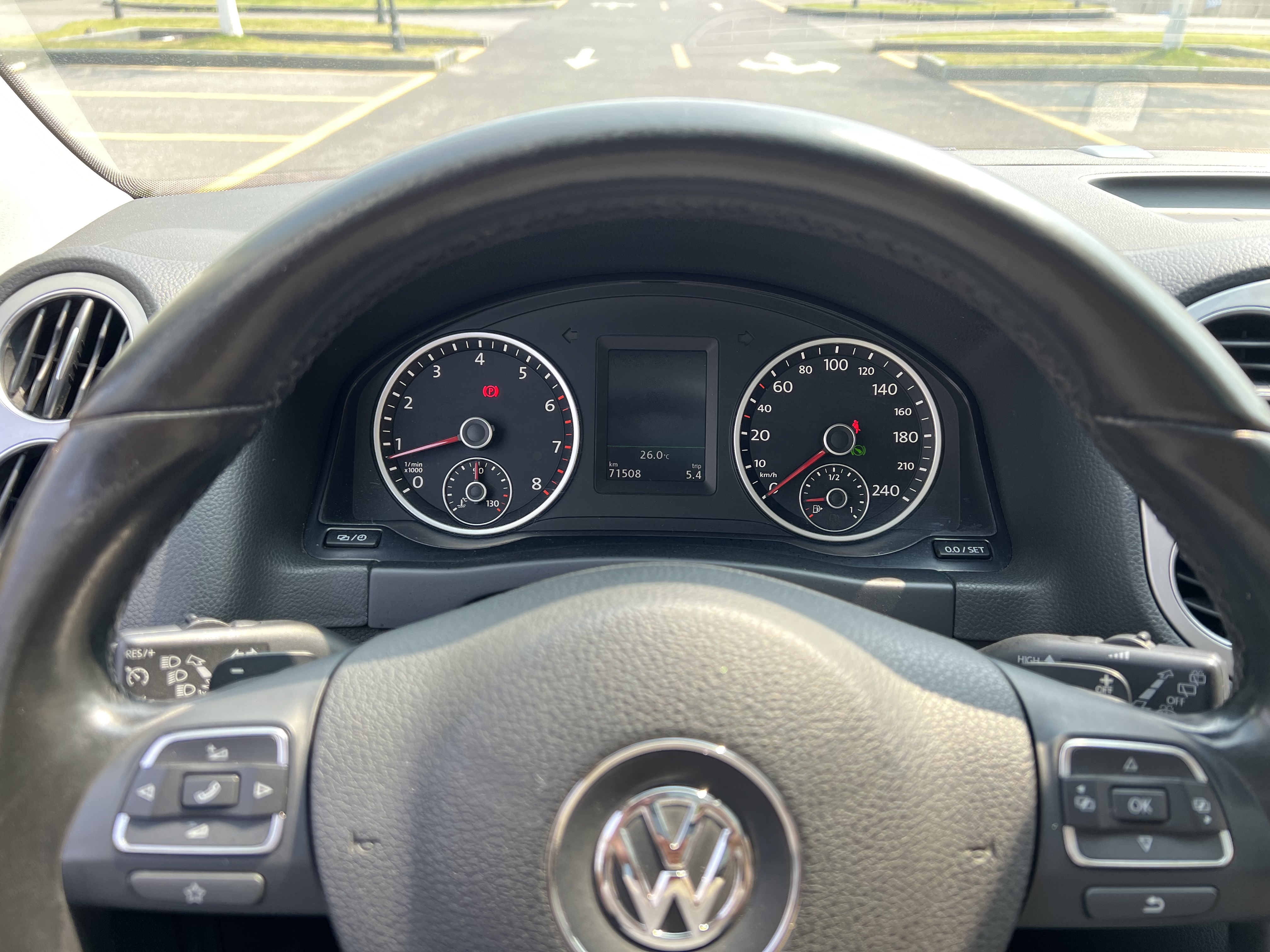 Volkswagen Tiguan 2015 car image #12