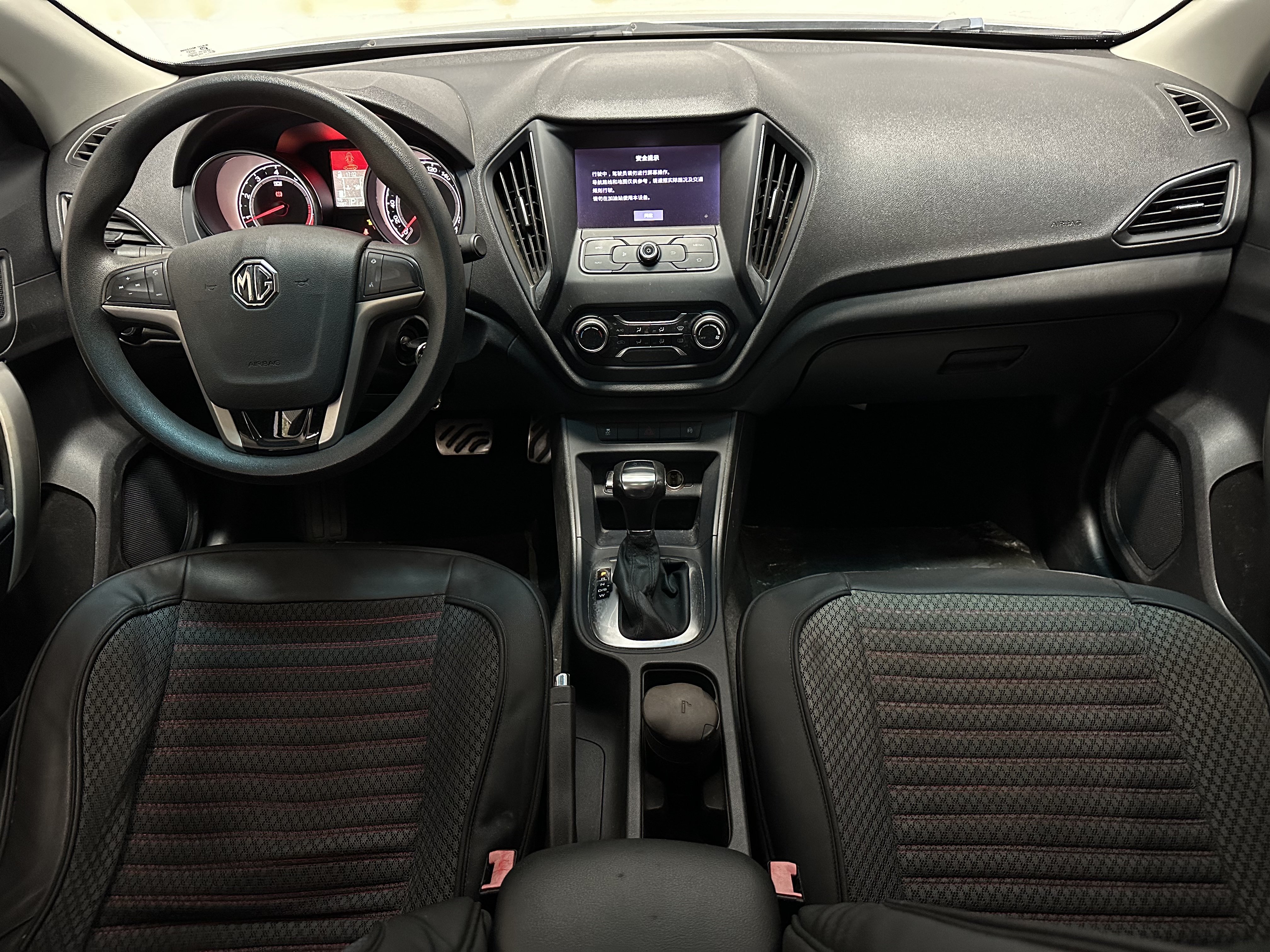 MG GT 2016 car image #12