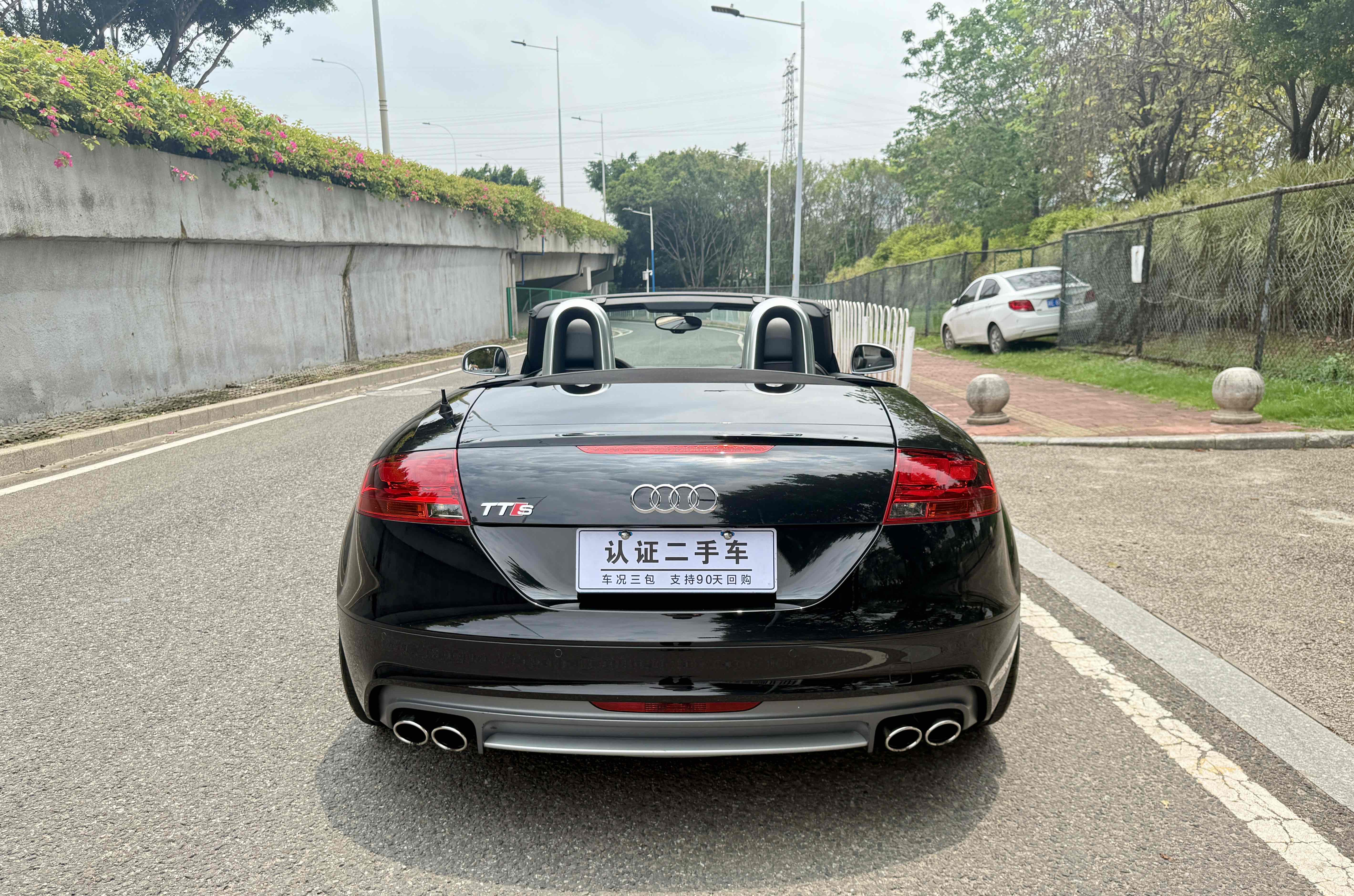 Audi TTS 2011 car image #12