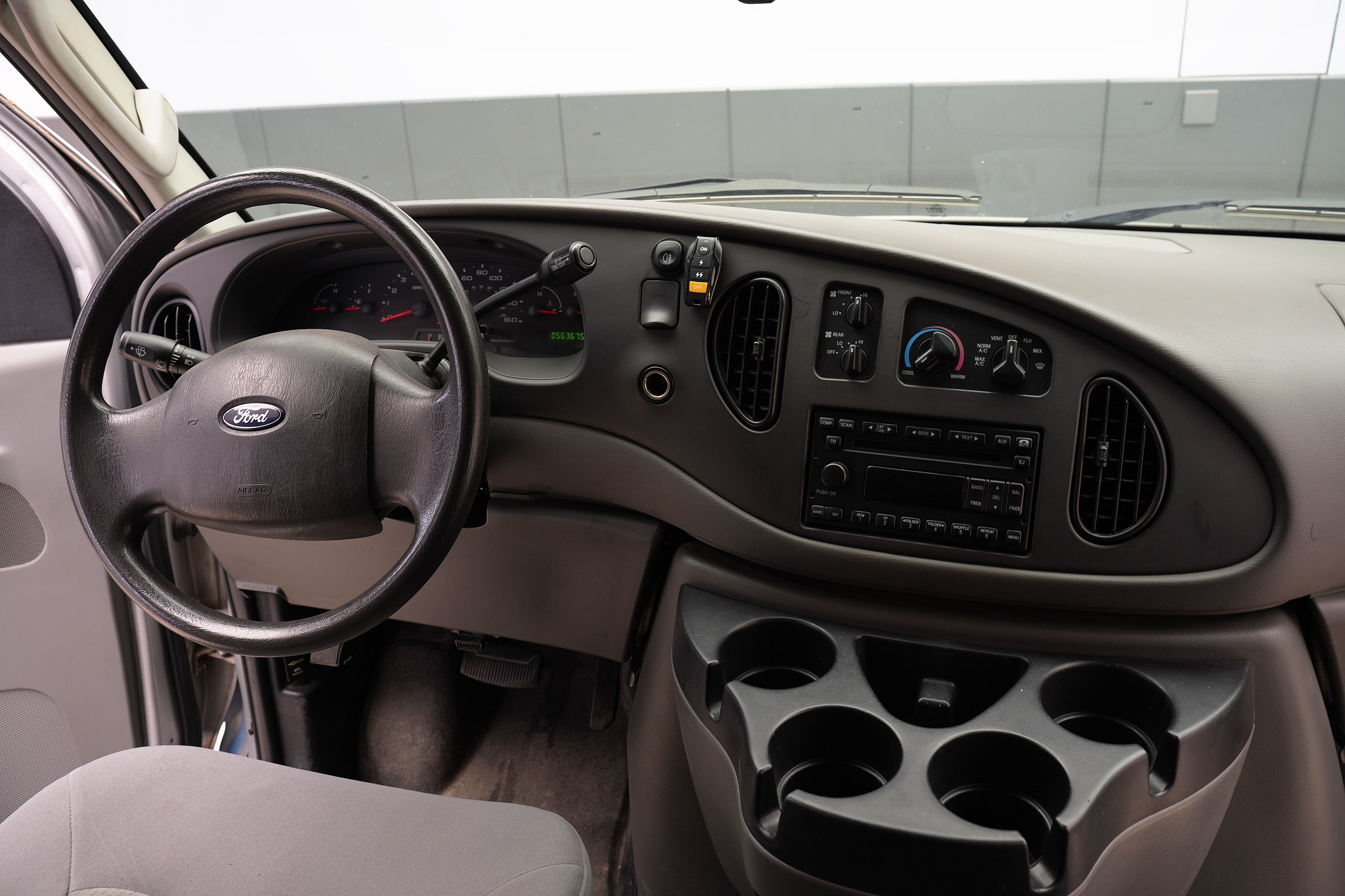 Ford E350 2012 car image #12