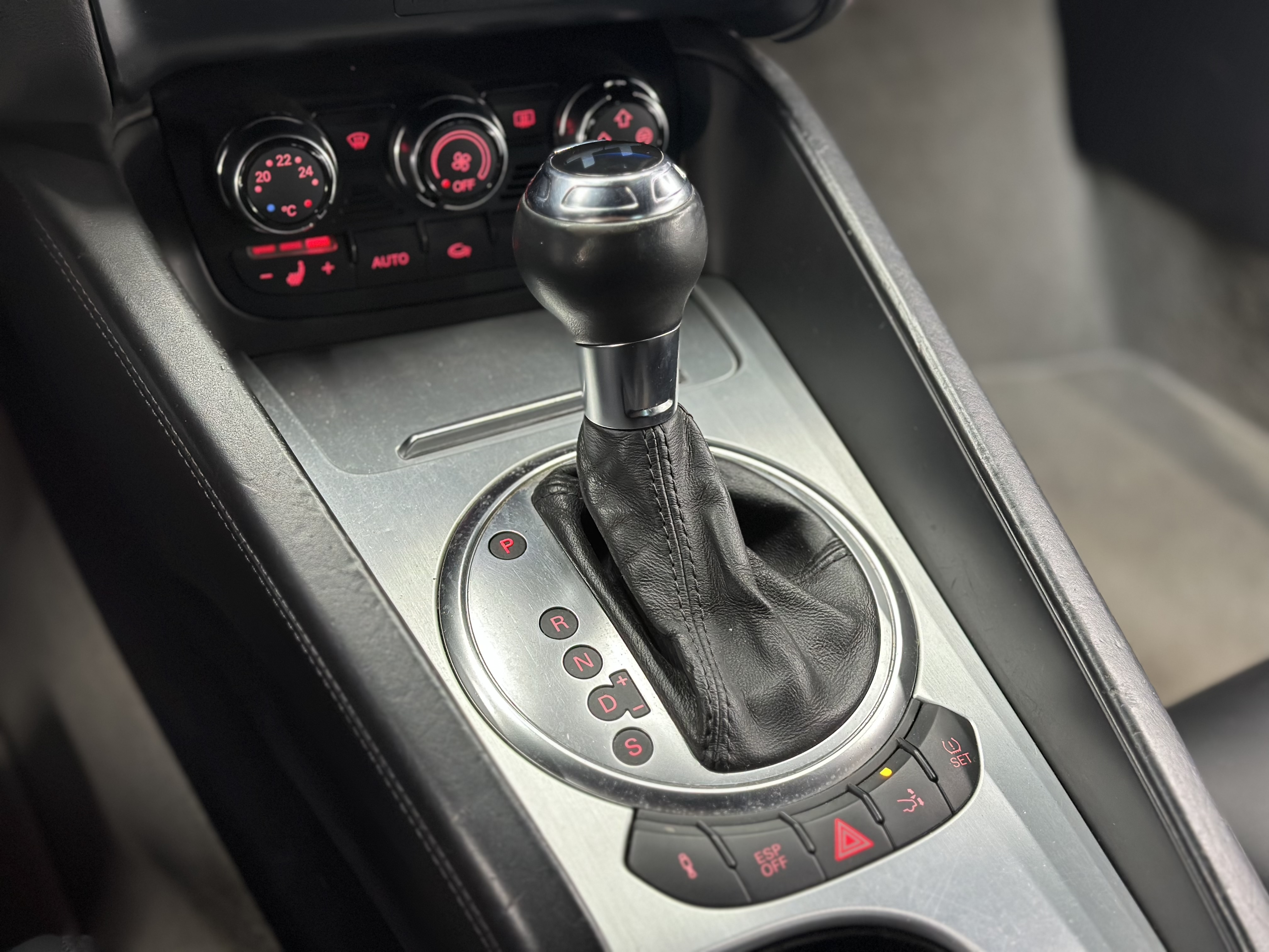 Audi TT 2009 image de voiture #12