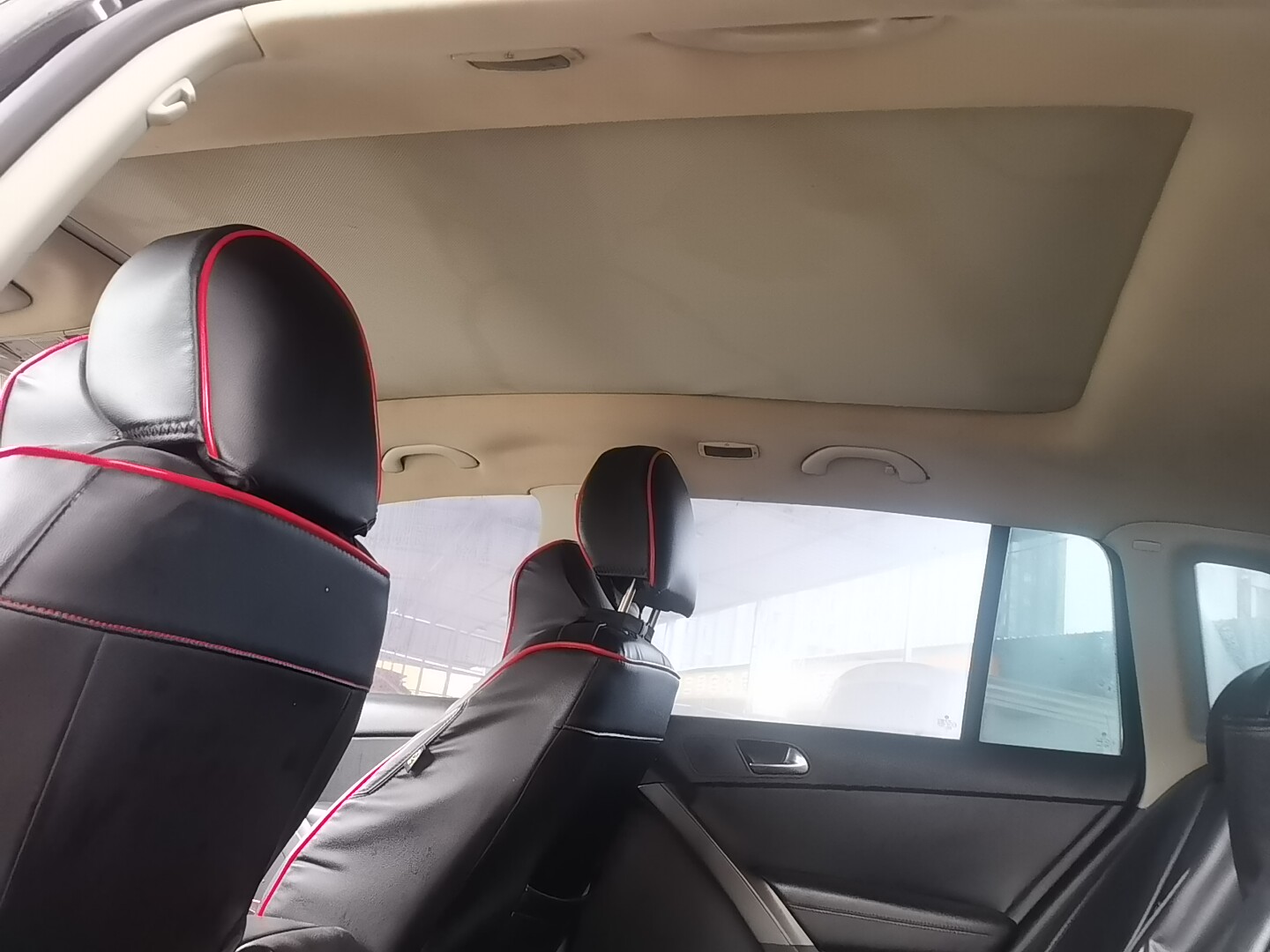 Volkswagen Tiguan 2010 car image #12