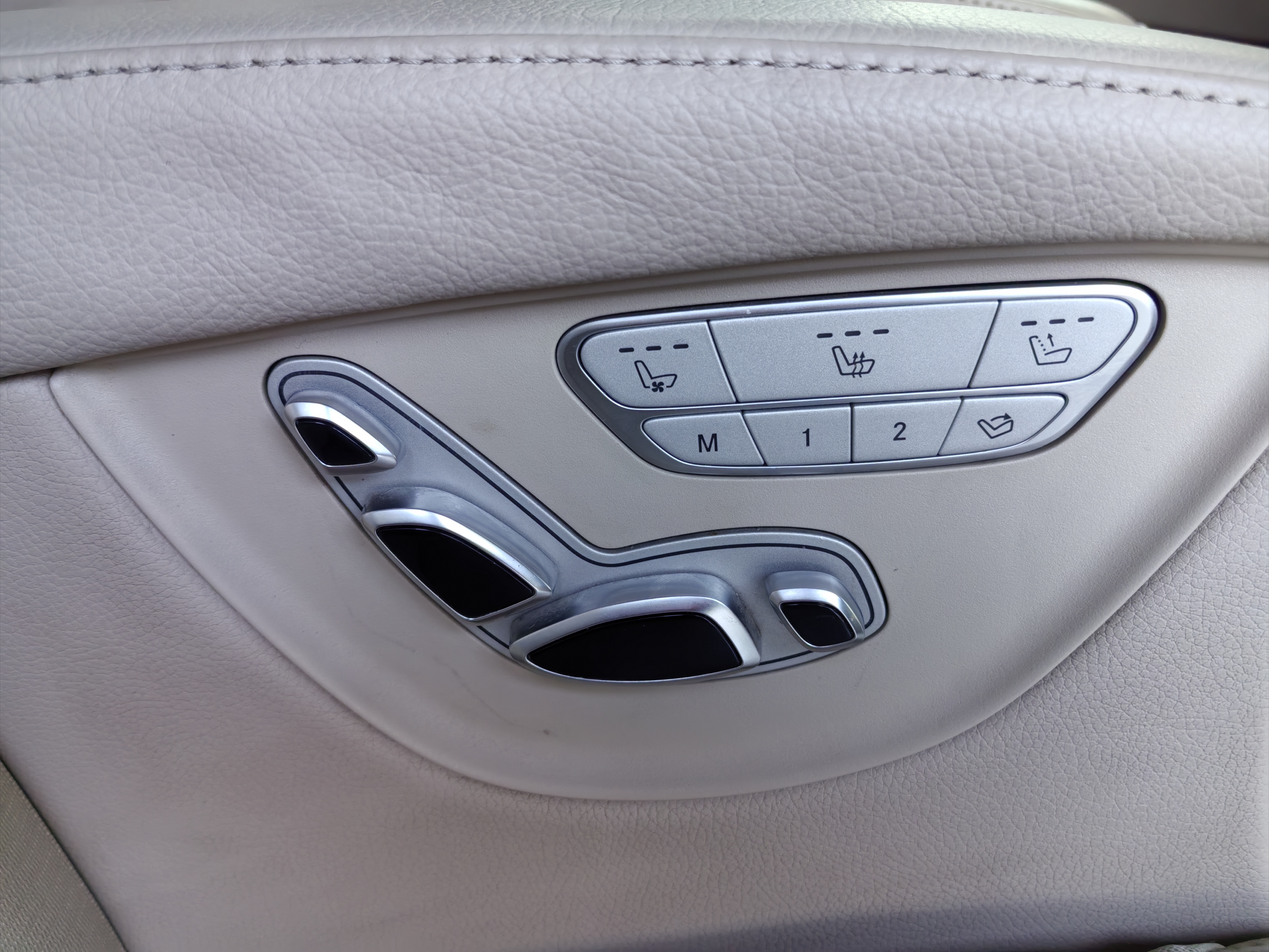 奔驰 唯雅诺 2010 汽车图片 #12