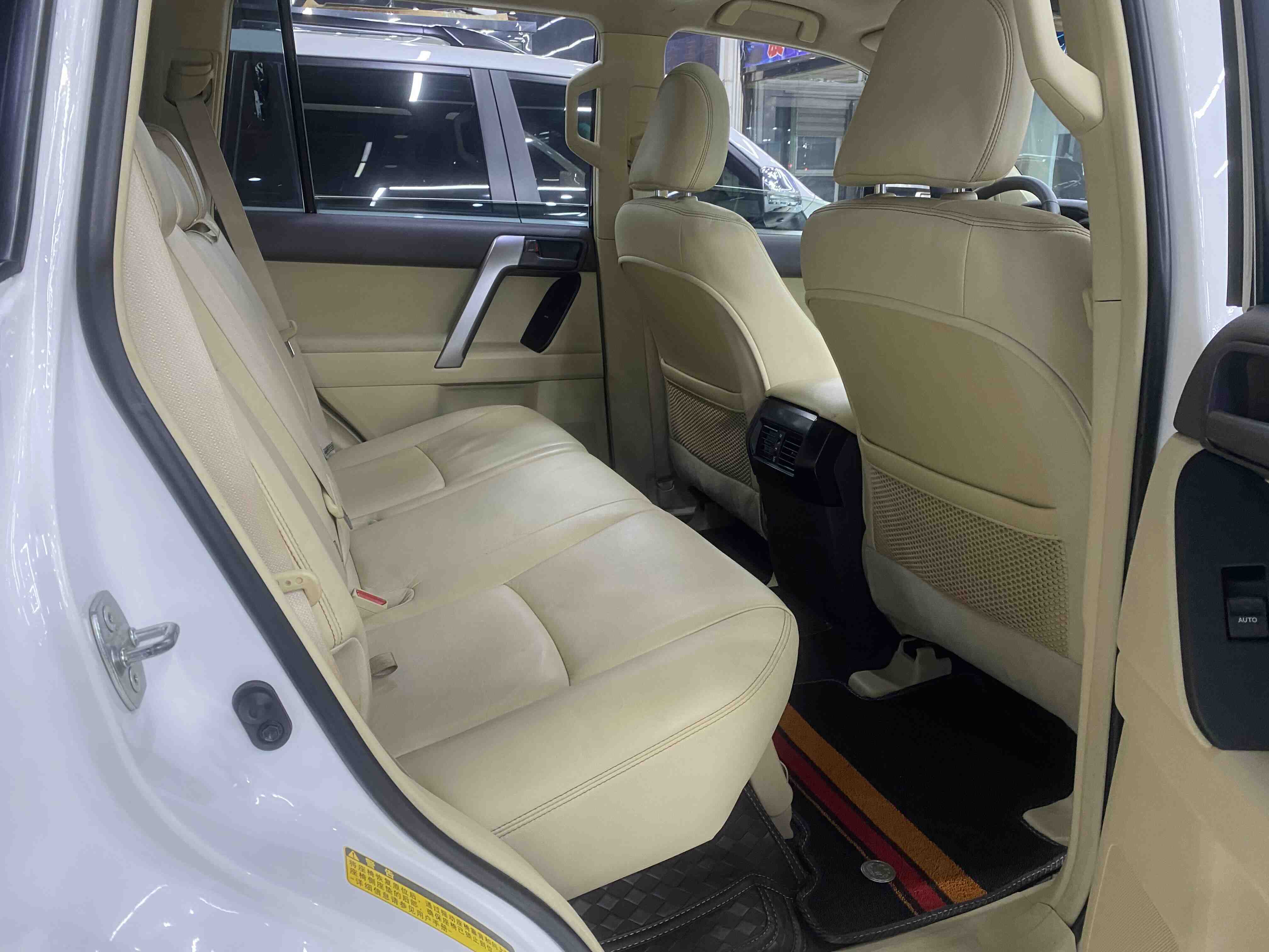 Toyota Land Cruiser Prado 2015 car image #12