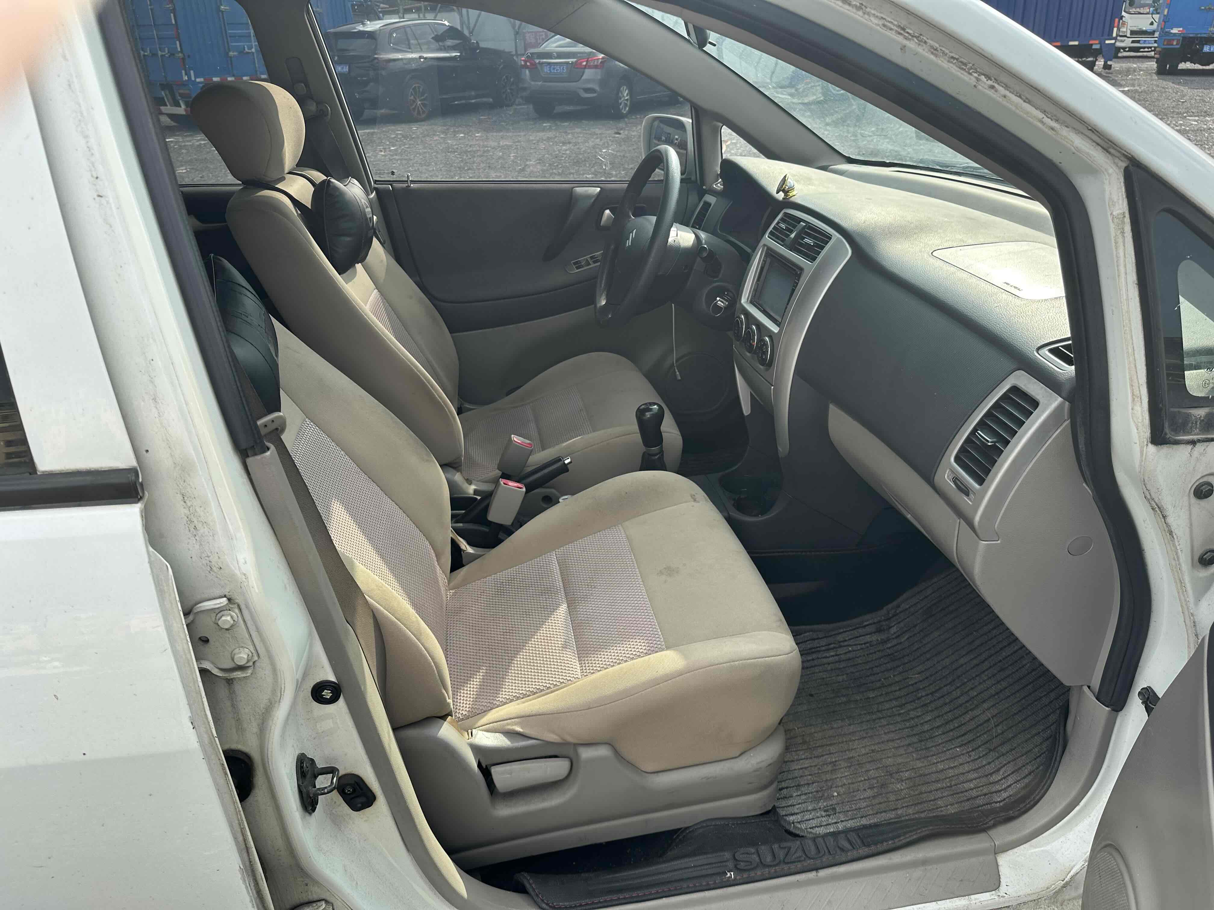 Suzuki Liana 2014 изображение автомобиля #12