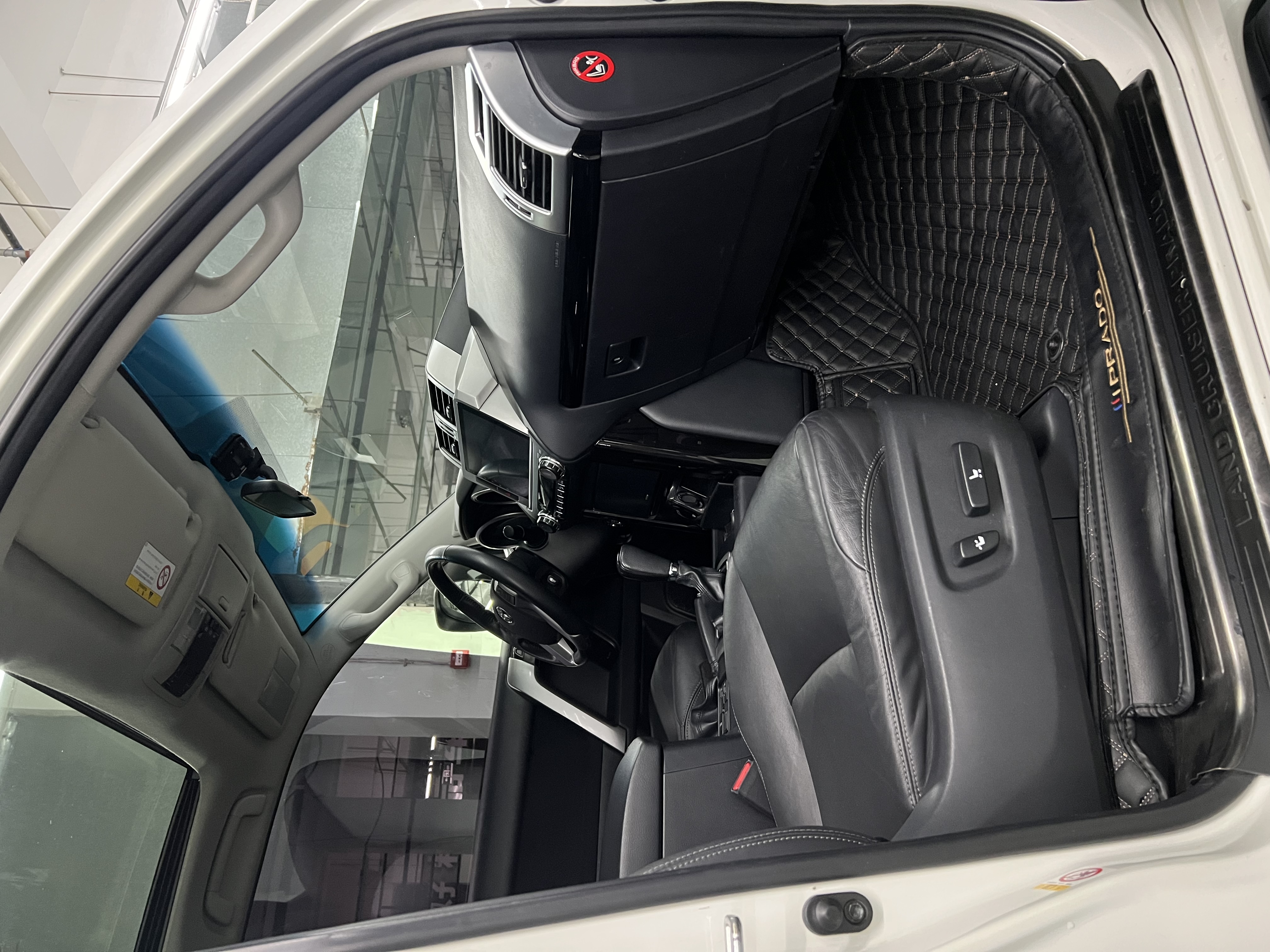 Toyota Land Cruiser Prado 2017 immagine di auto #12