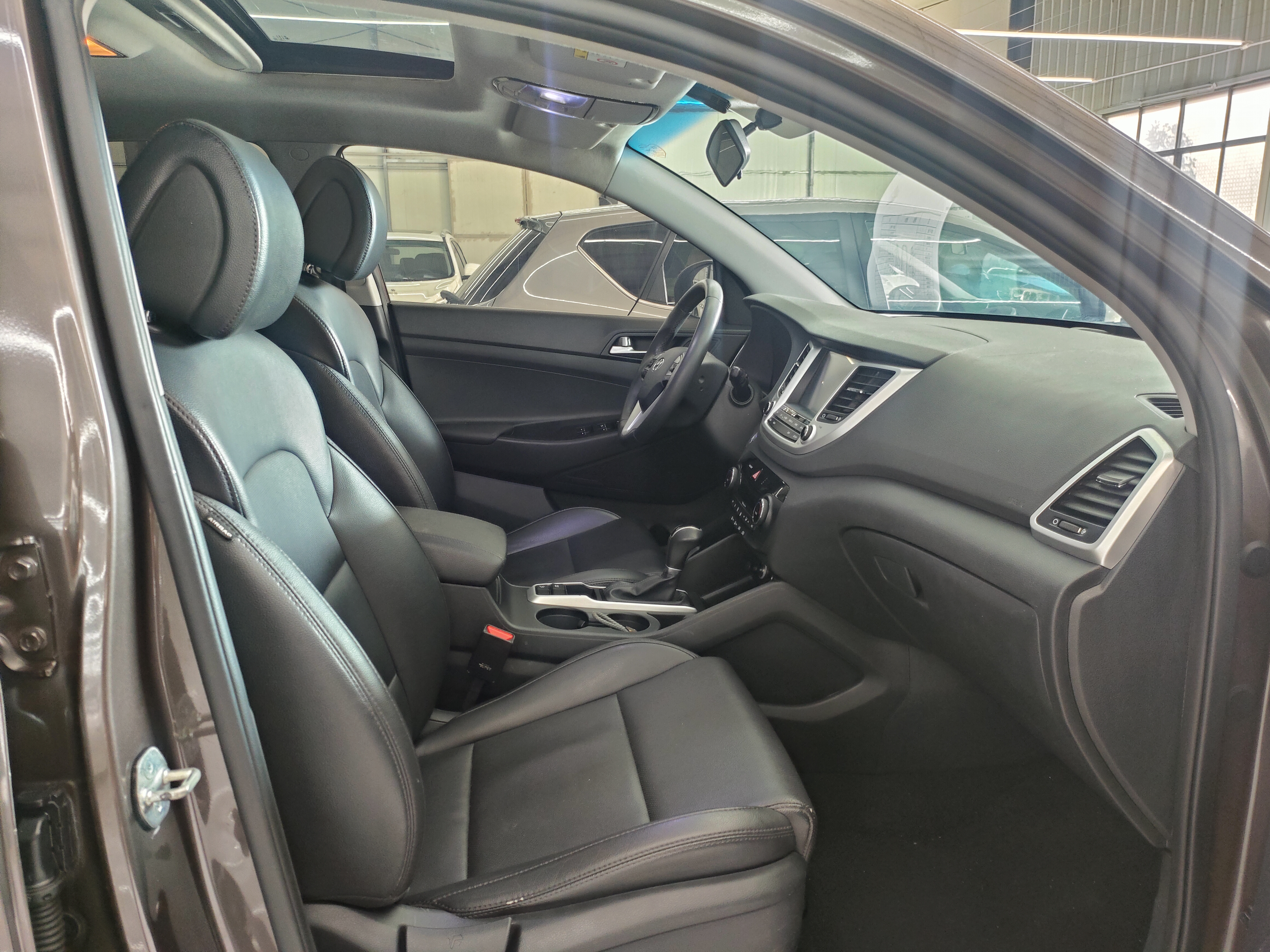 Hyundai Tucson 2017 car image #12