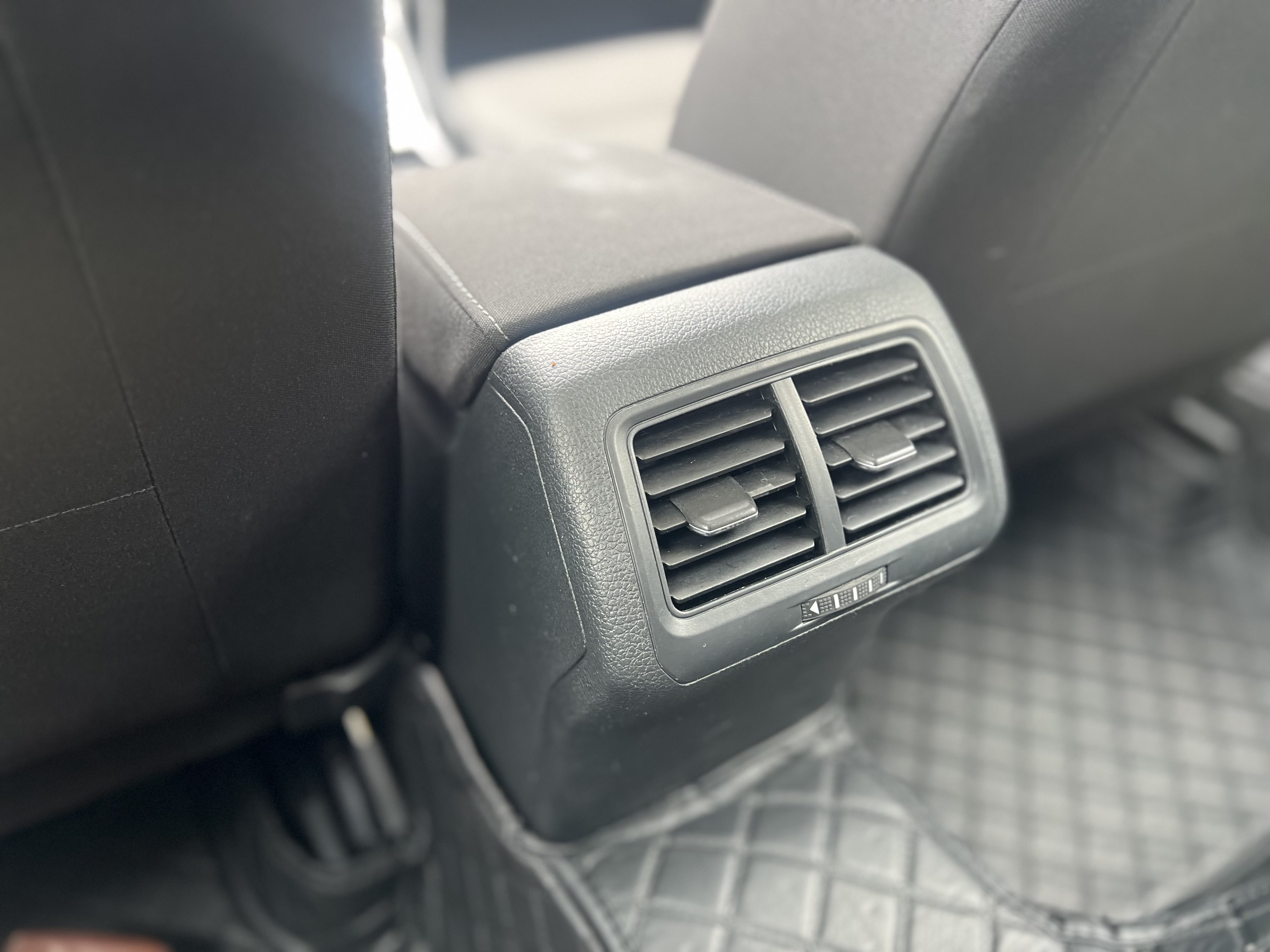Volkswagen Golf 2016 car image #12