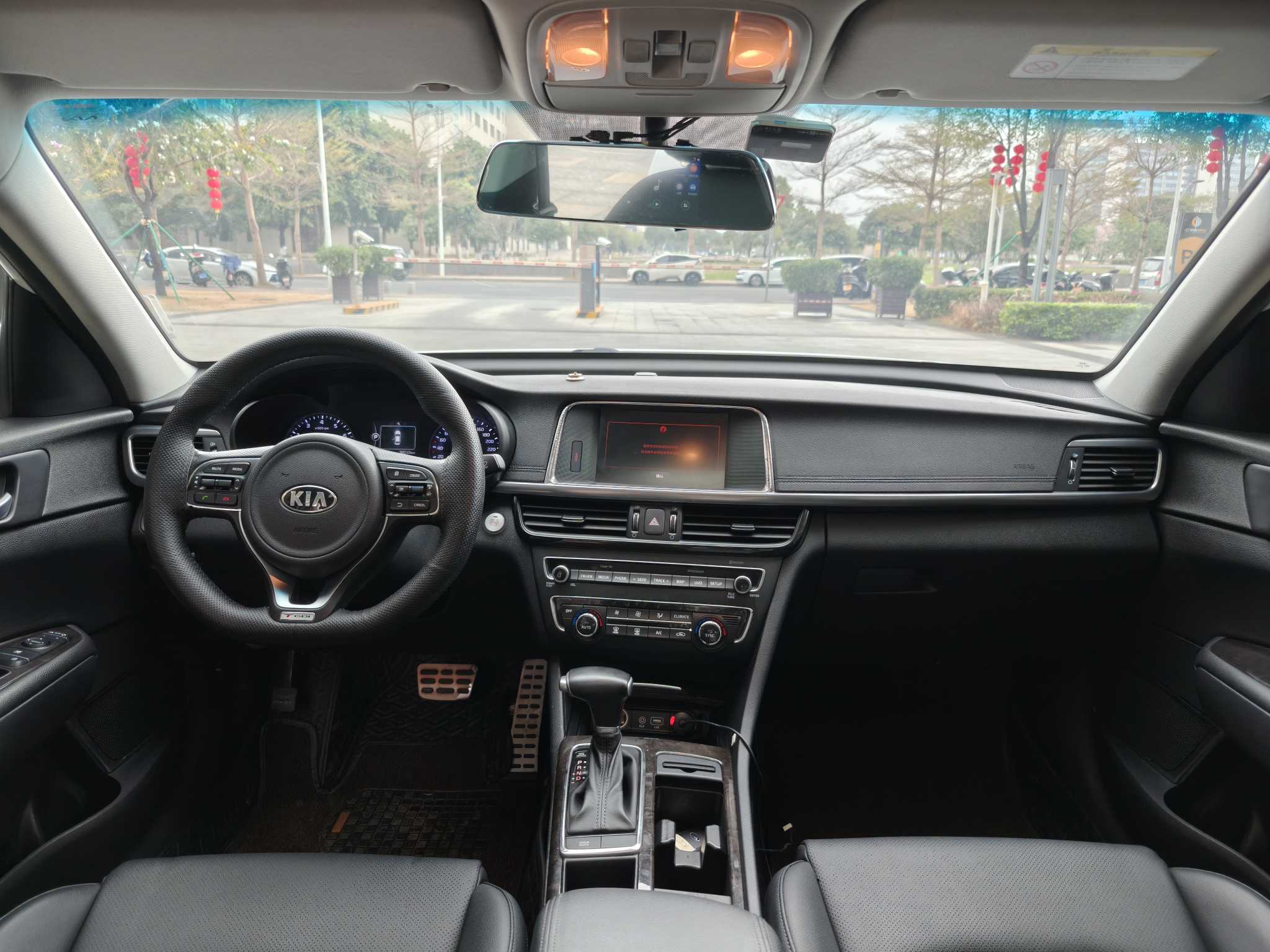 Kia K5 2017 car image #12