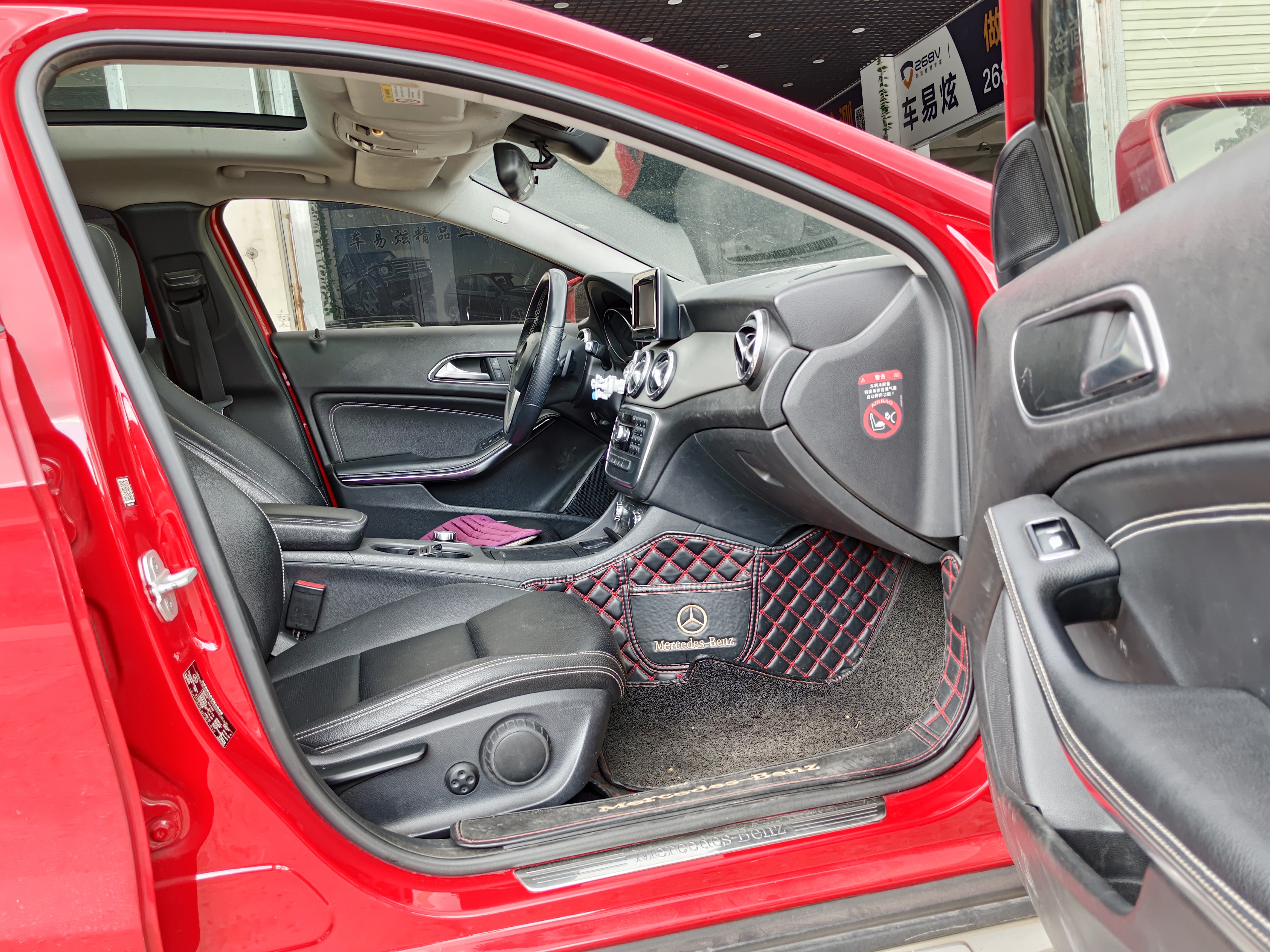 Mercedes-Benz GLA Class 2015 car image #12