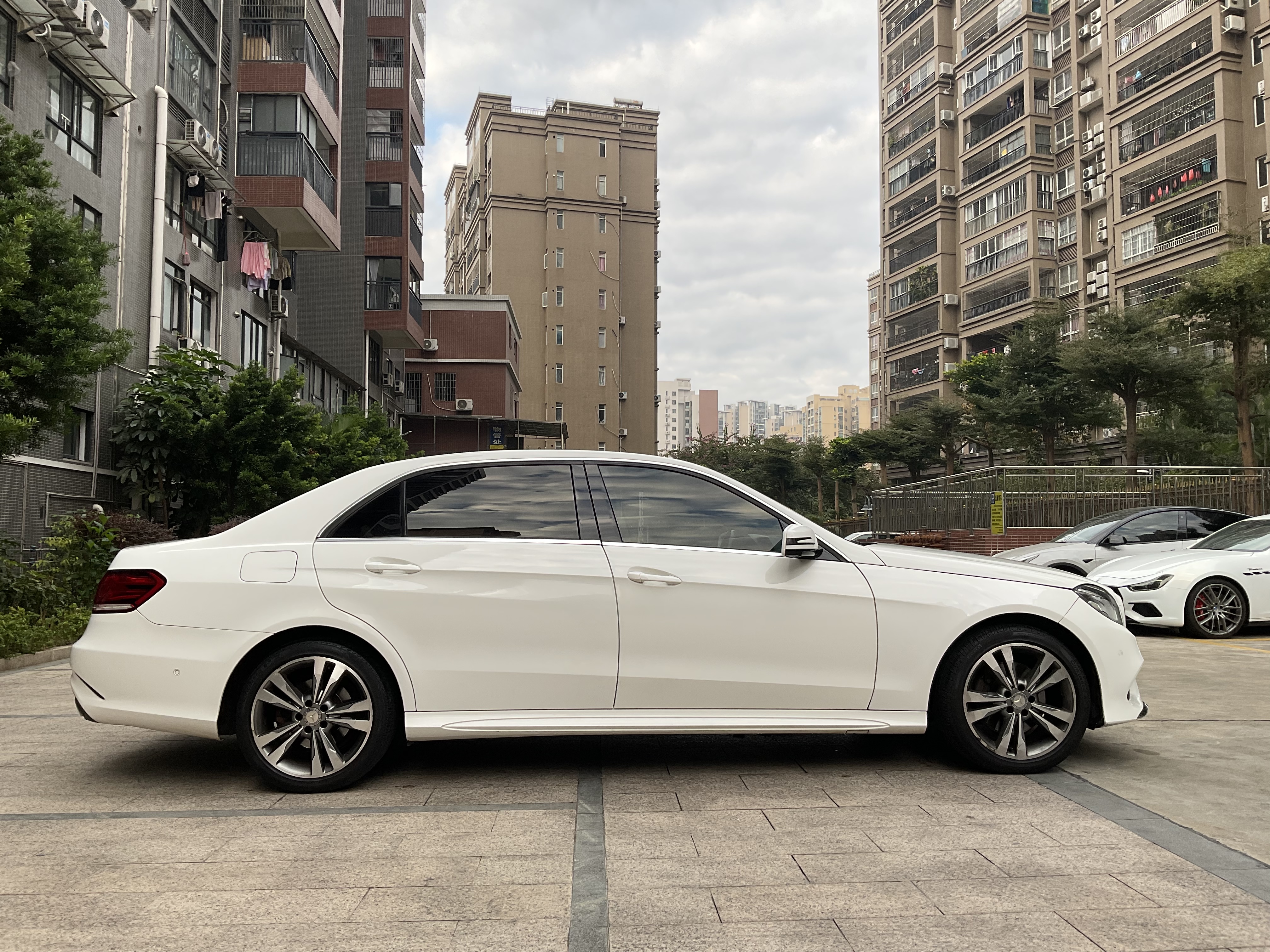 Mercedes-Benz E Class 2015 car image #12