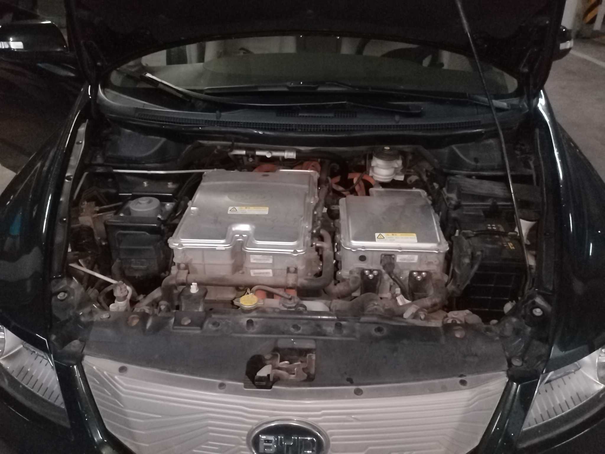 BYD e6 2015 car image #12