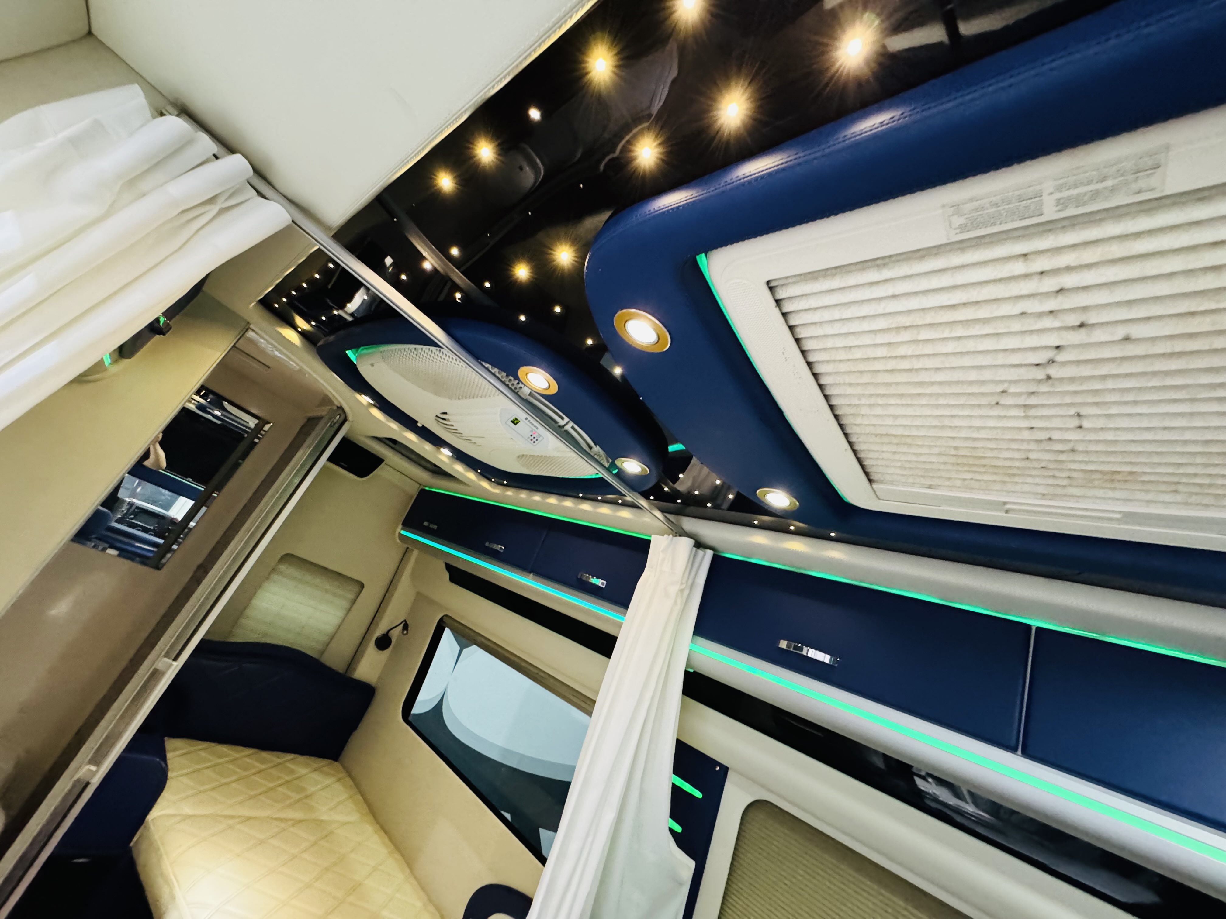 Mercedes-Benz Sprinter 2017 car image #12