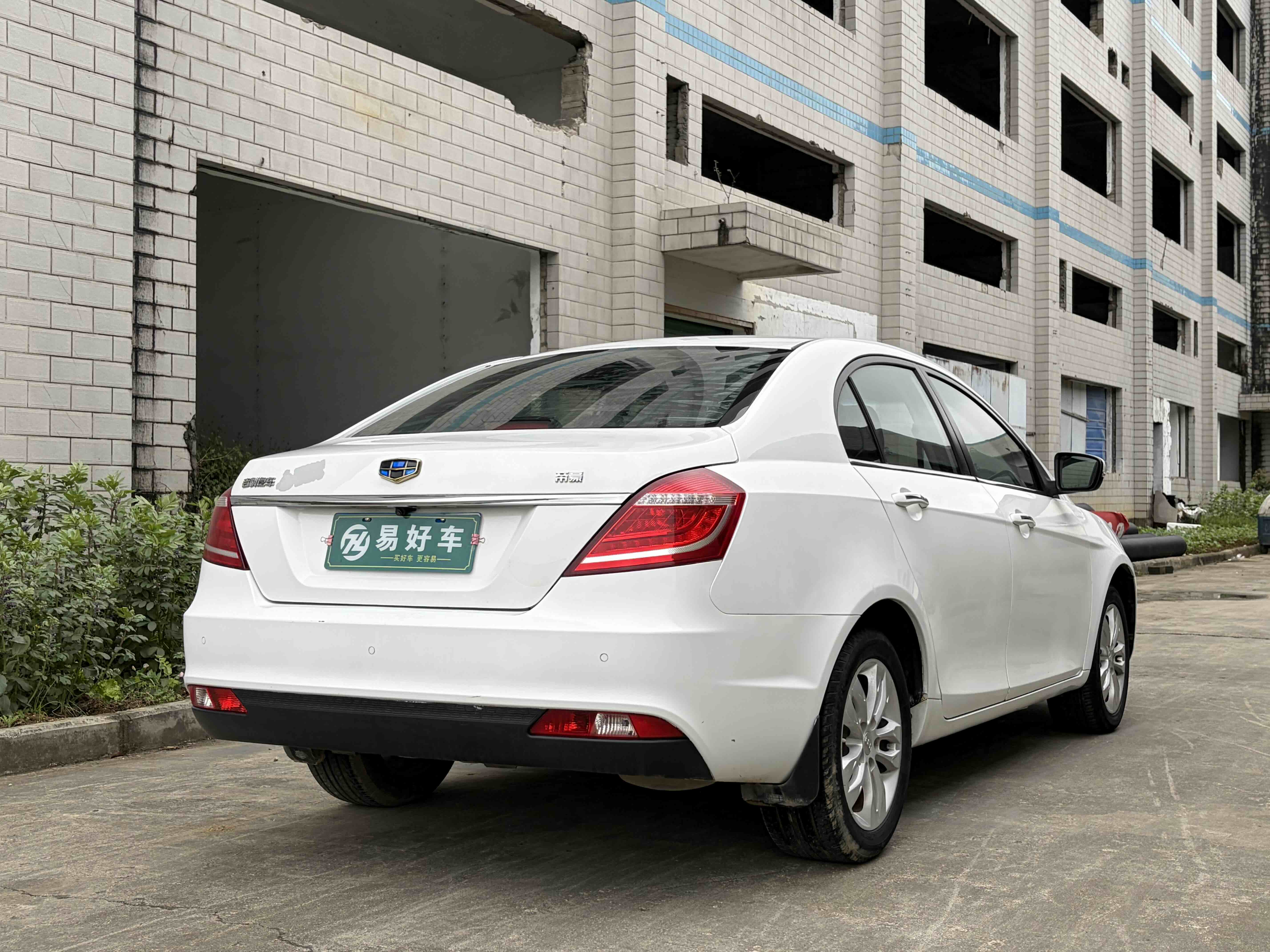 Emgrand 2016 car image #12