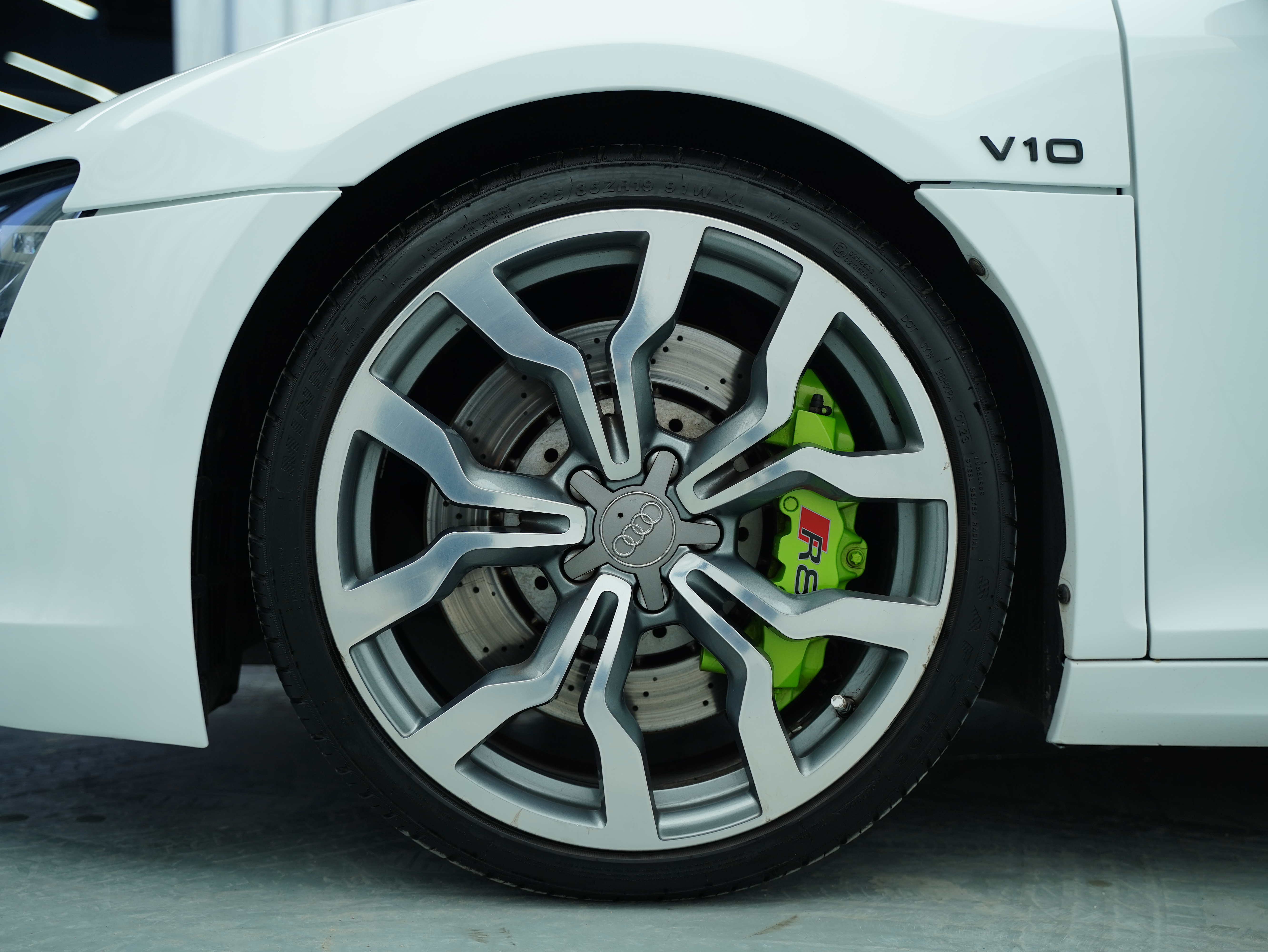 Audi R8 2013 #12 Audi R8 2013 car image #12