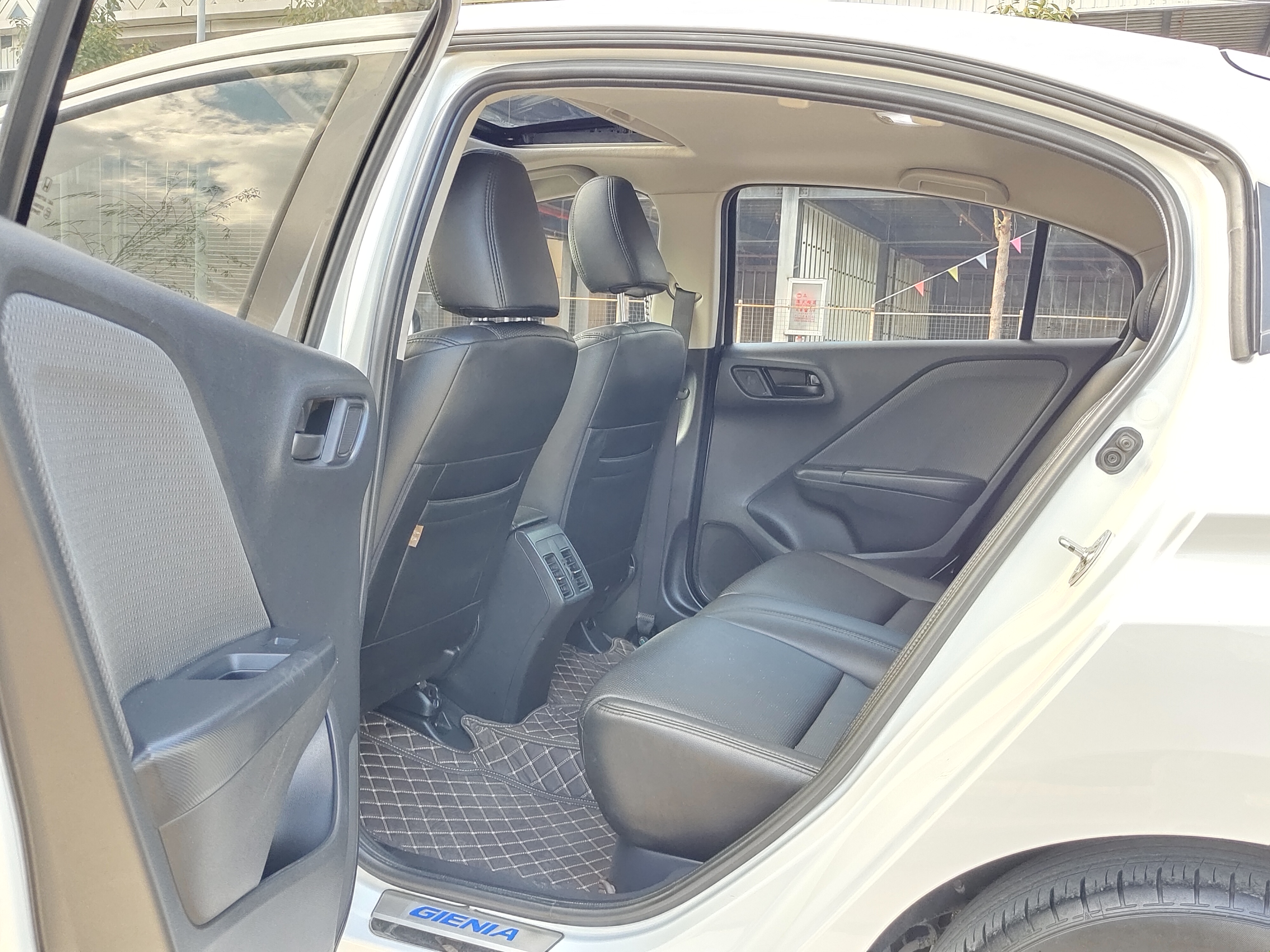 Honda Gienia 2018 car image #12