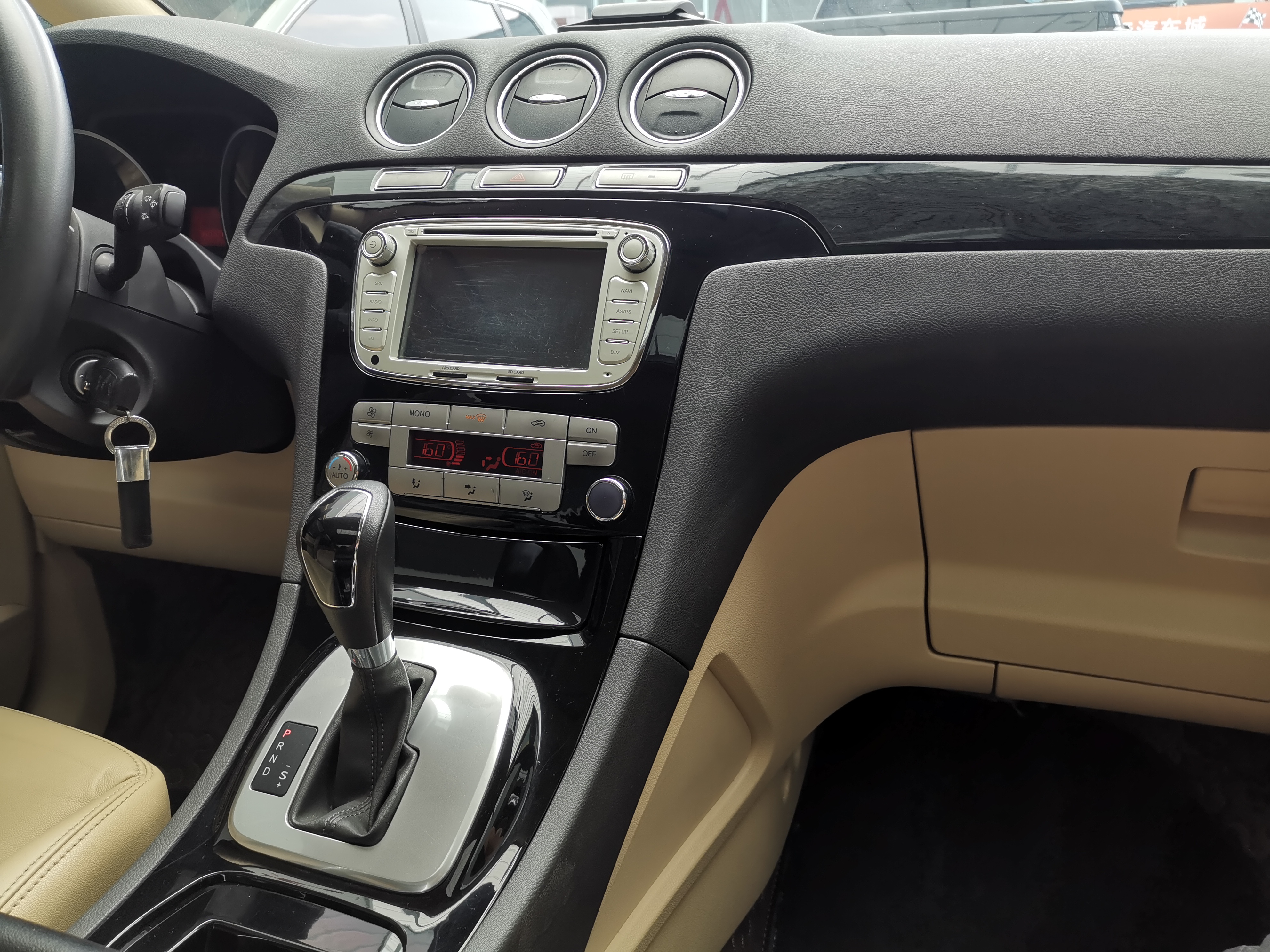 Ford S-MAX 2010 car image #12