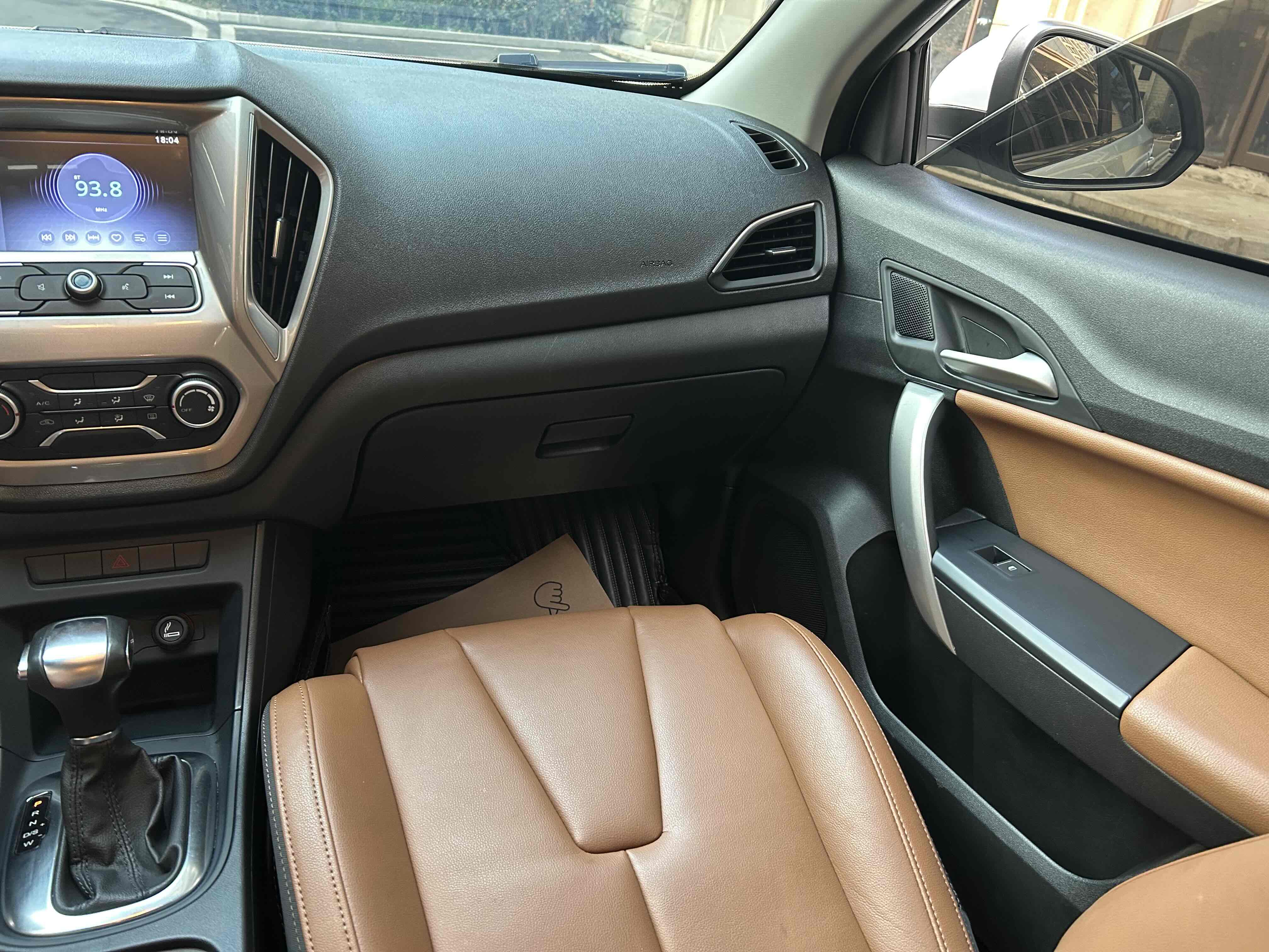 MG GT 2018 car image #12