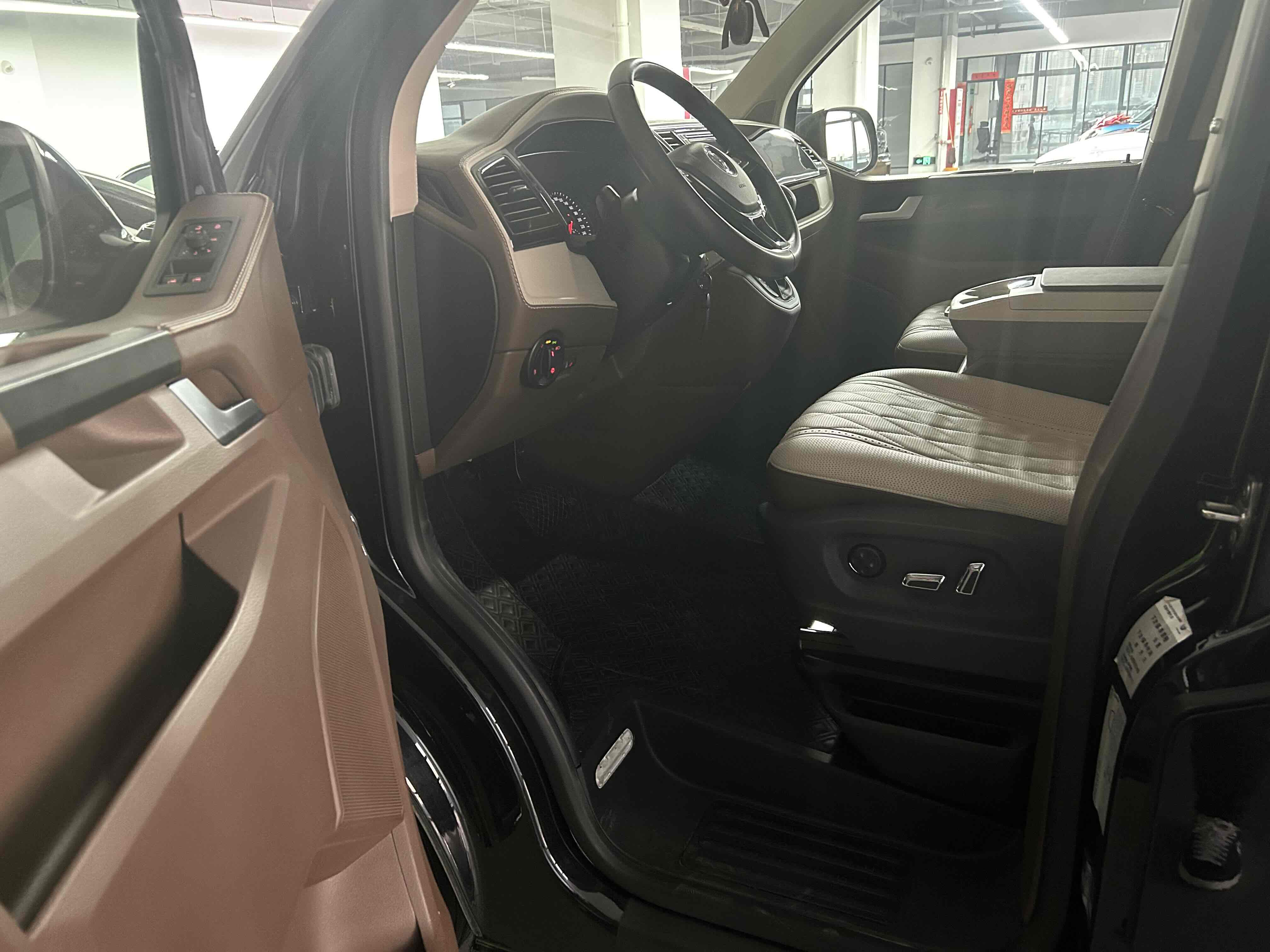 Volkswagen Caravelle 2020 car image #12