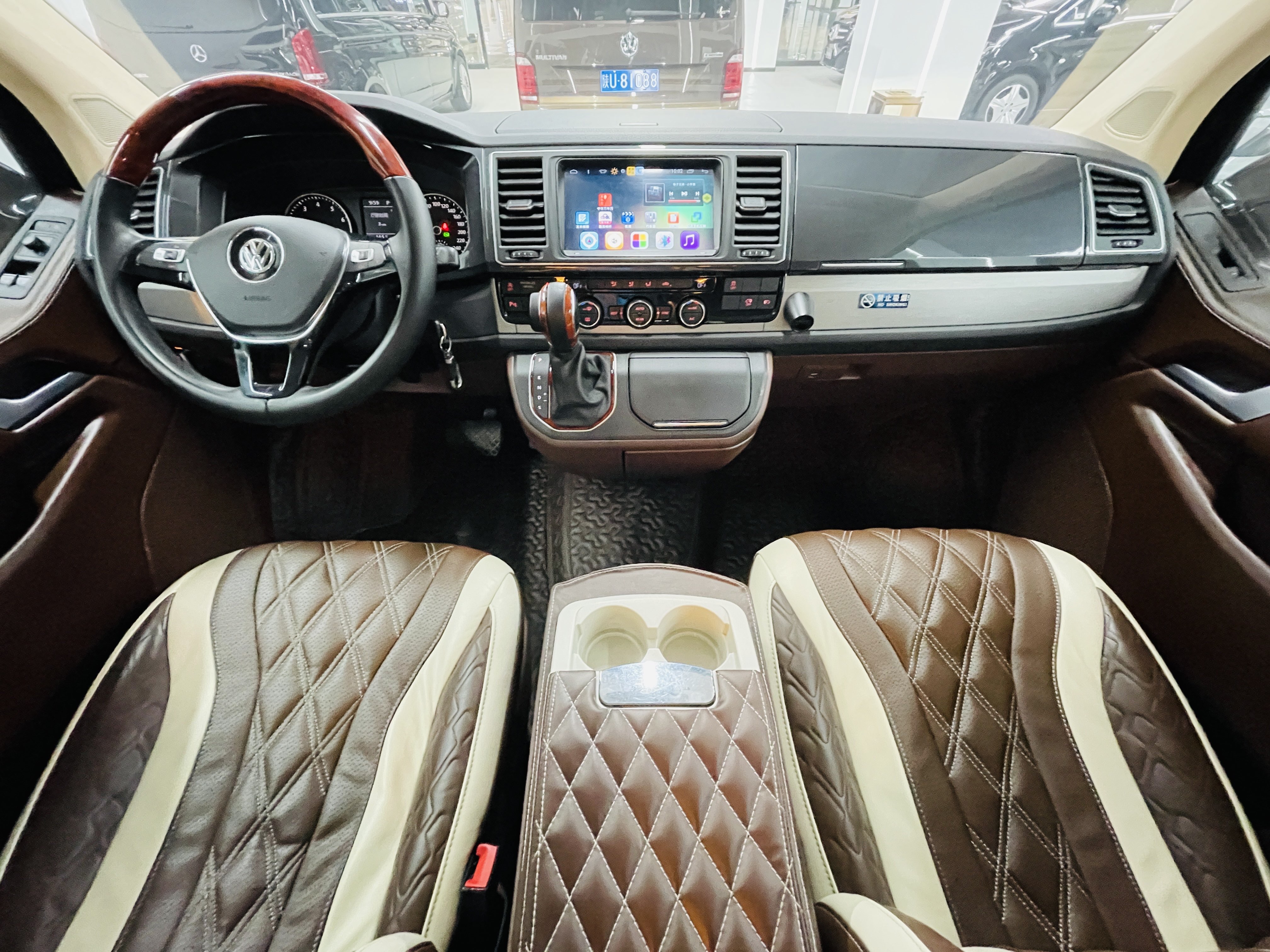 Volkswagen Caravelle 2019 car image #12